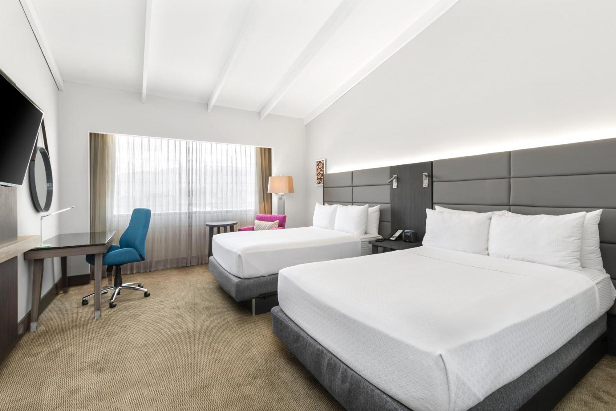 Chambre Double Standard avec 2 Lits Doubles et Accès au Salon - Dernier Étage