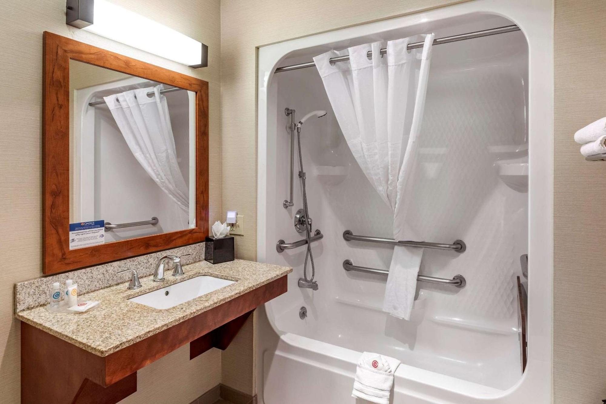 Queen Room - Disability Access/Non-Smoking