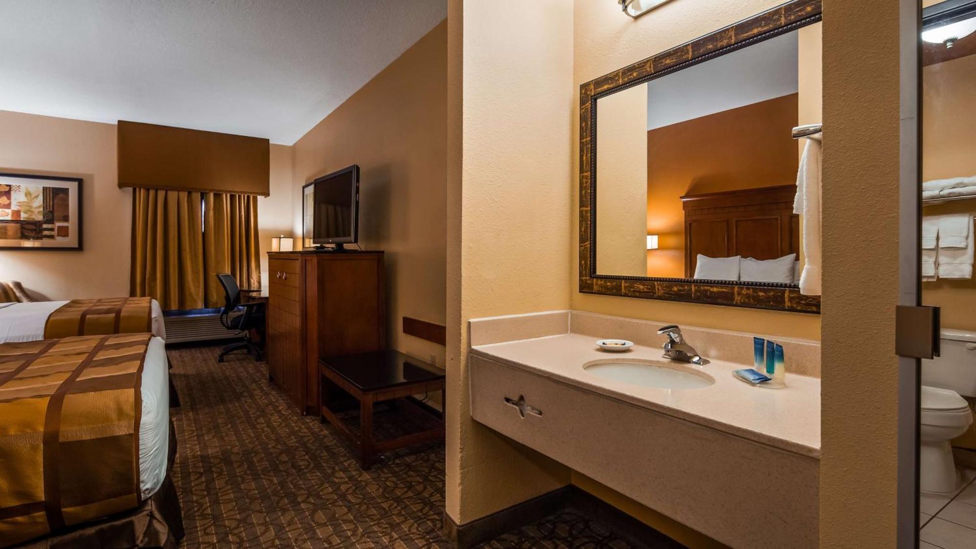 Queen Room with Two Queen Beds - Non-Smoking