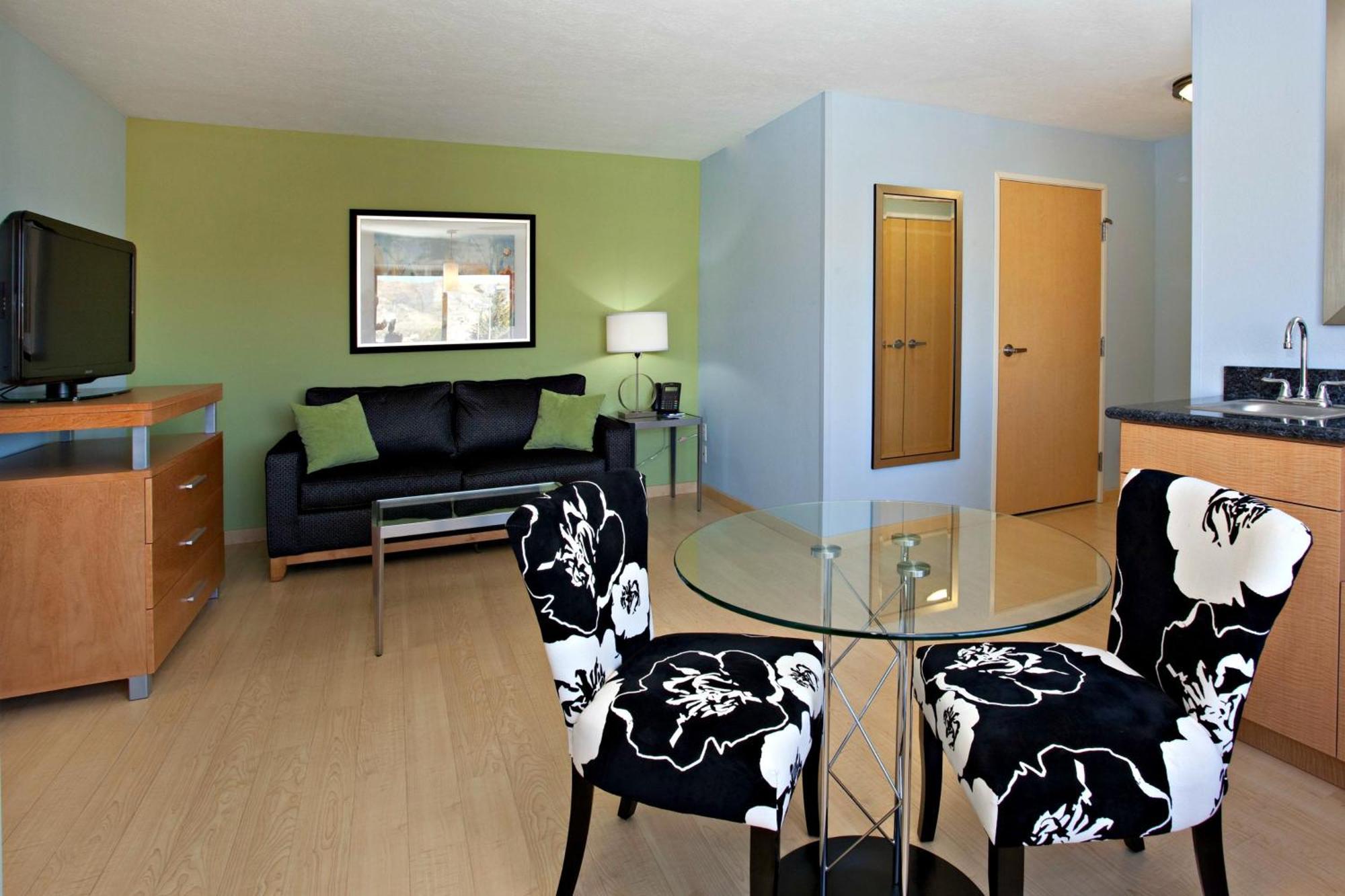 One-Bedroom King Suite,1434751585:JPEG