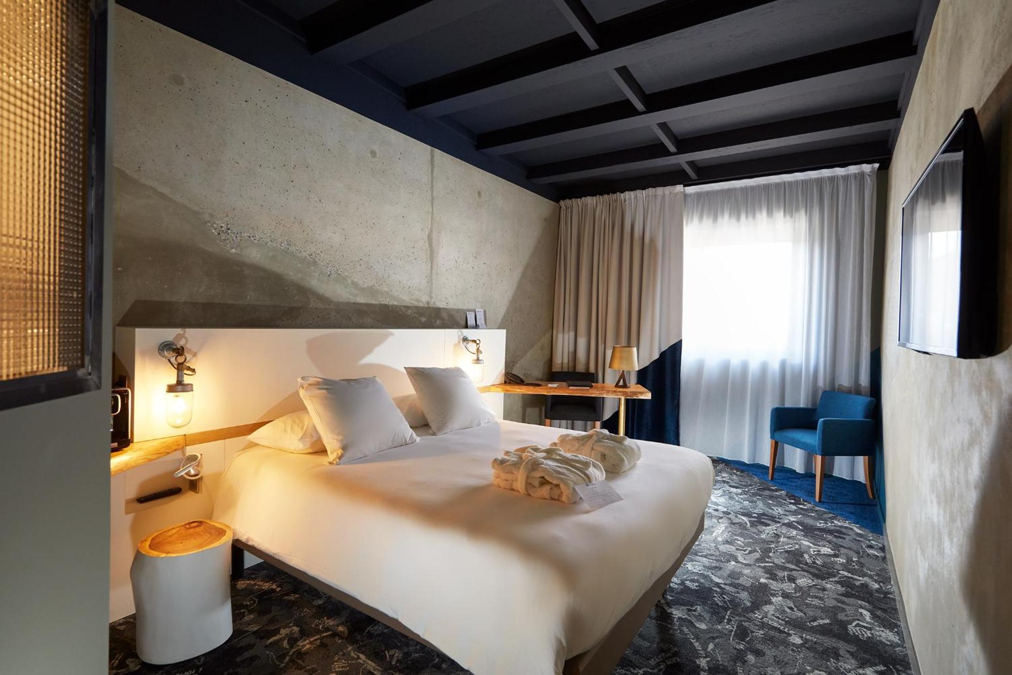 Superior Zimmer mit Queensize-Bett und Garten- oder Poolblick