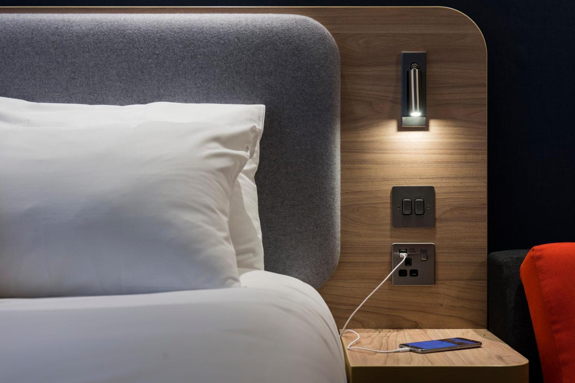 Standaard Tweepersoonskamer met Slaapbank en Gratis Warm Ontbijt