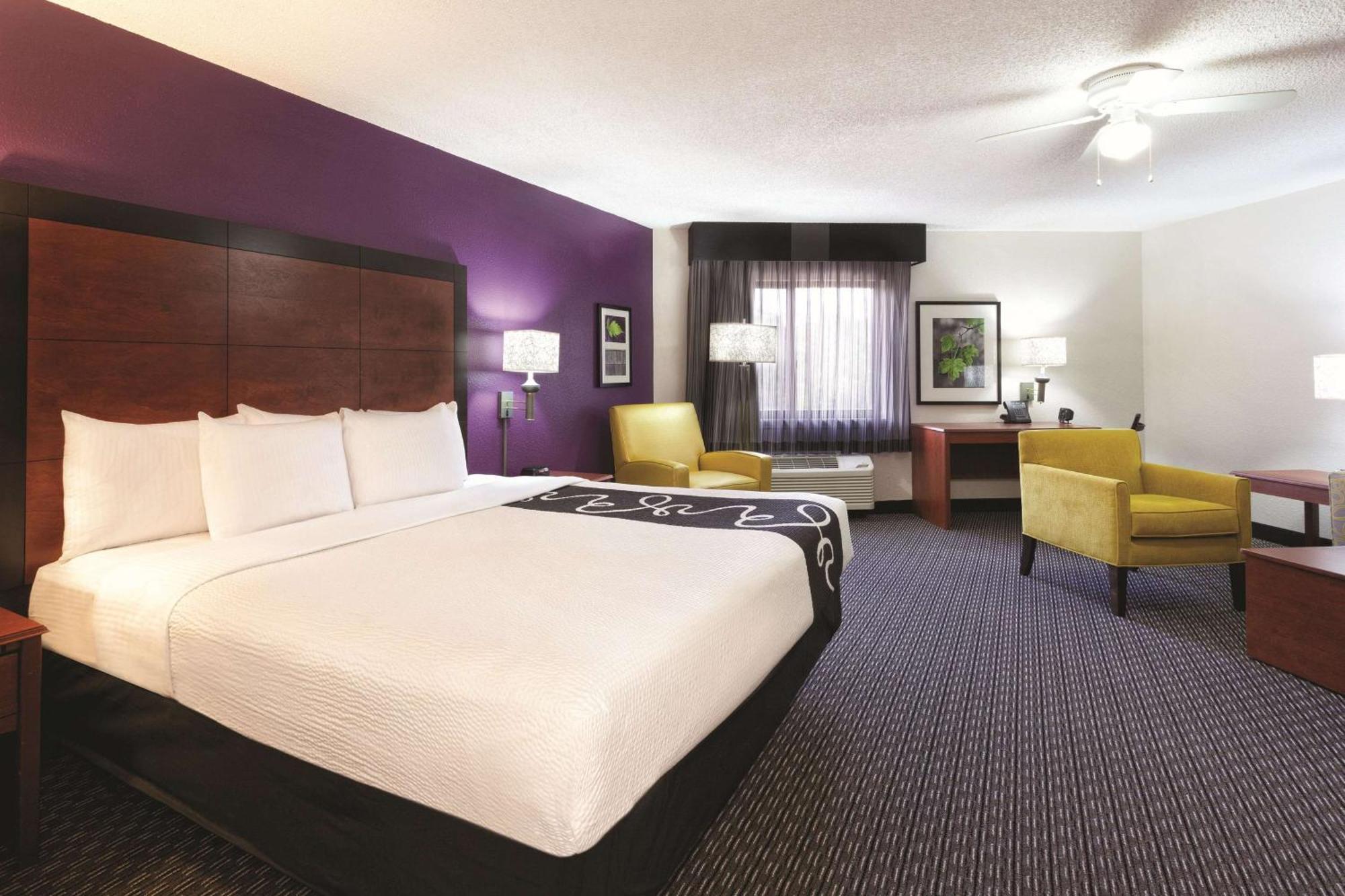 Suite 2 Chambres avec 1 Lit King-Size et 1 Lit Double - Non-Fumeurs