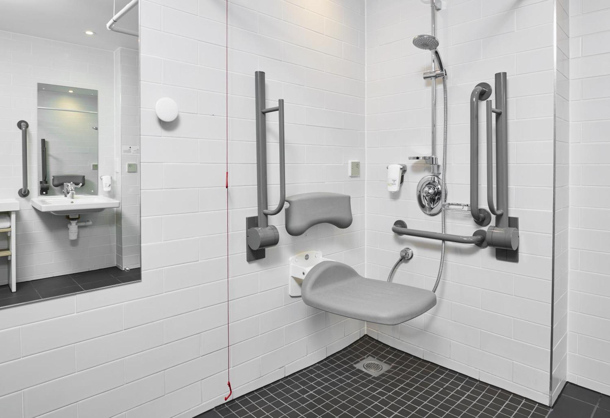 Quarto Duplo com Pequeno-almoço Quente Gratuito - Acessível a Pessoas com Mobilidade Condicionada
