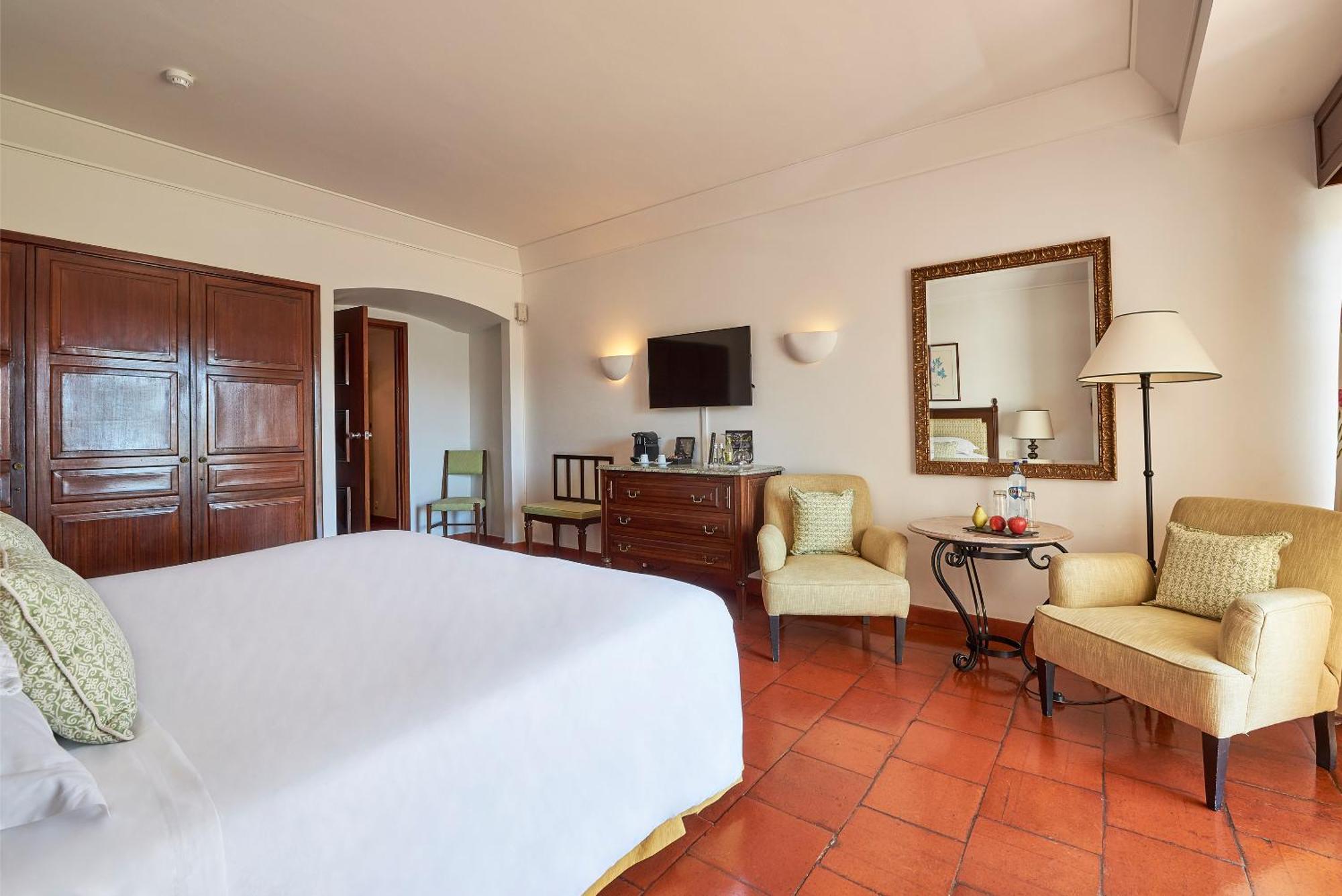 Quarto Familiar Clássico com Vista Terra