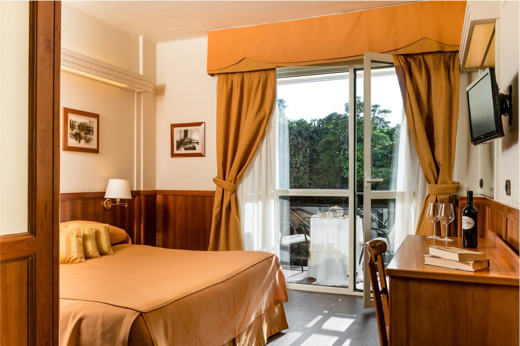 Classic Double or Twin Room with Balcony and Partial Sea View,1279641721:JPEG