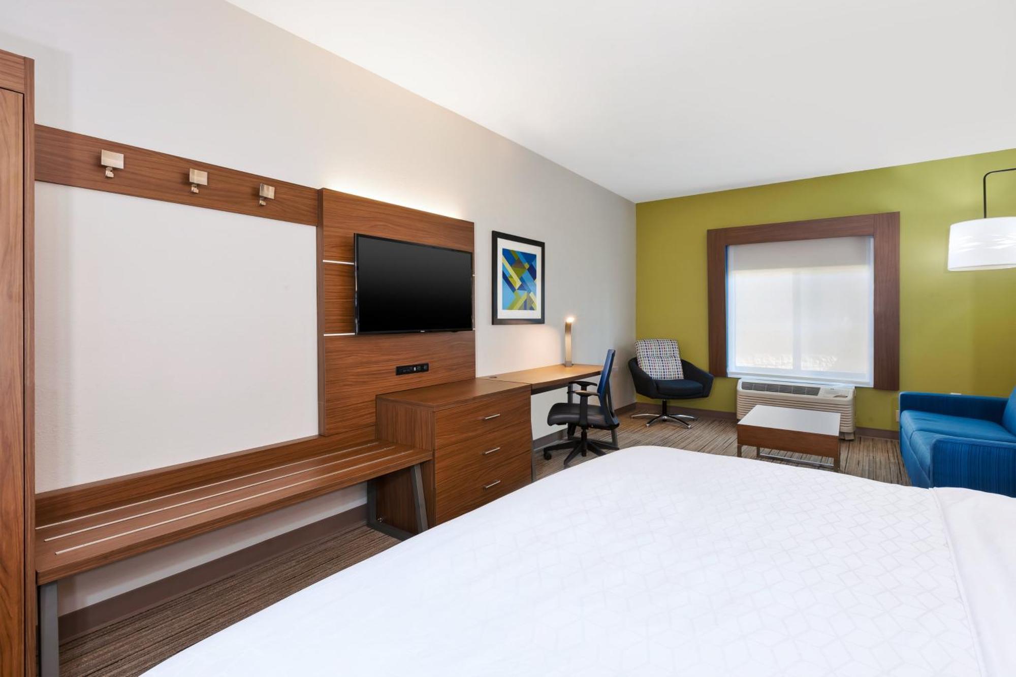 King Suite with Sofa Bed - Non-Smoking