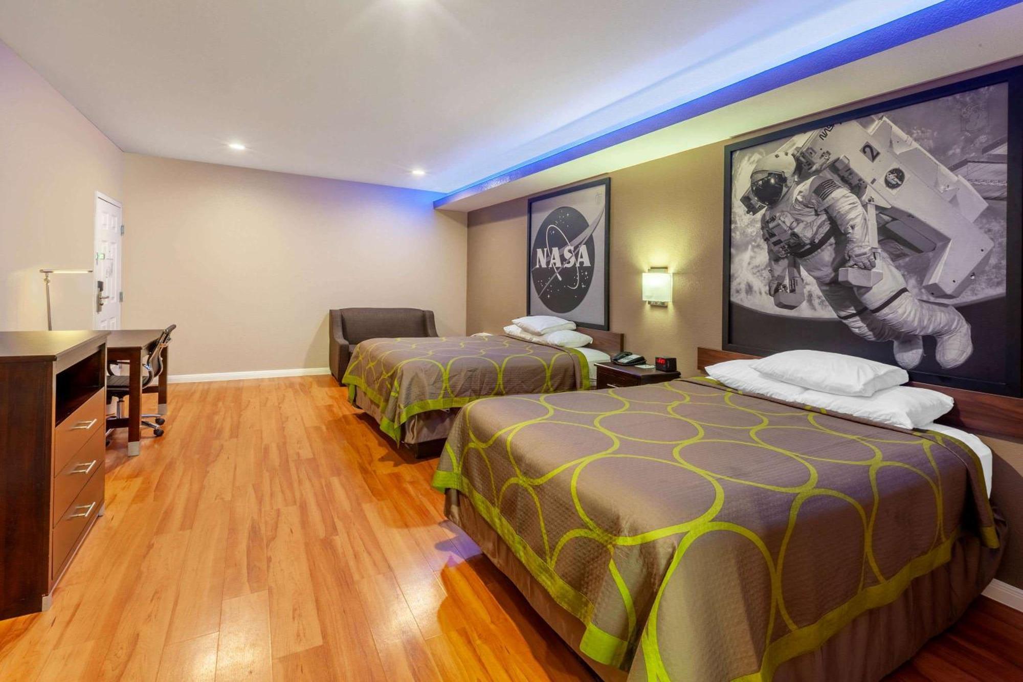Queen Room with Two Queen Beds and Roll-In Shower - Mobility/Hearing Accessible - Non-Smoking