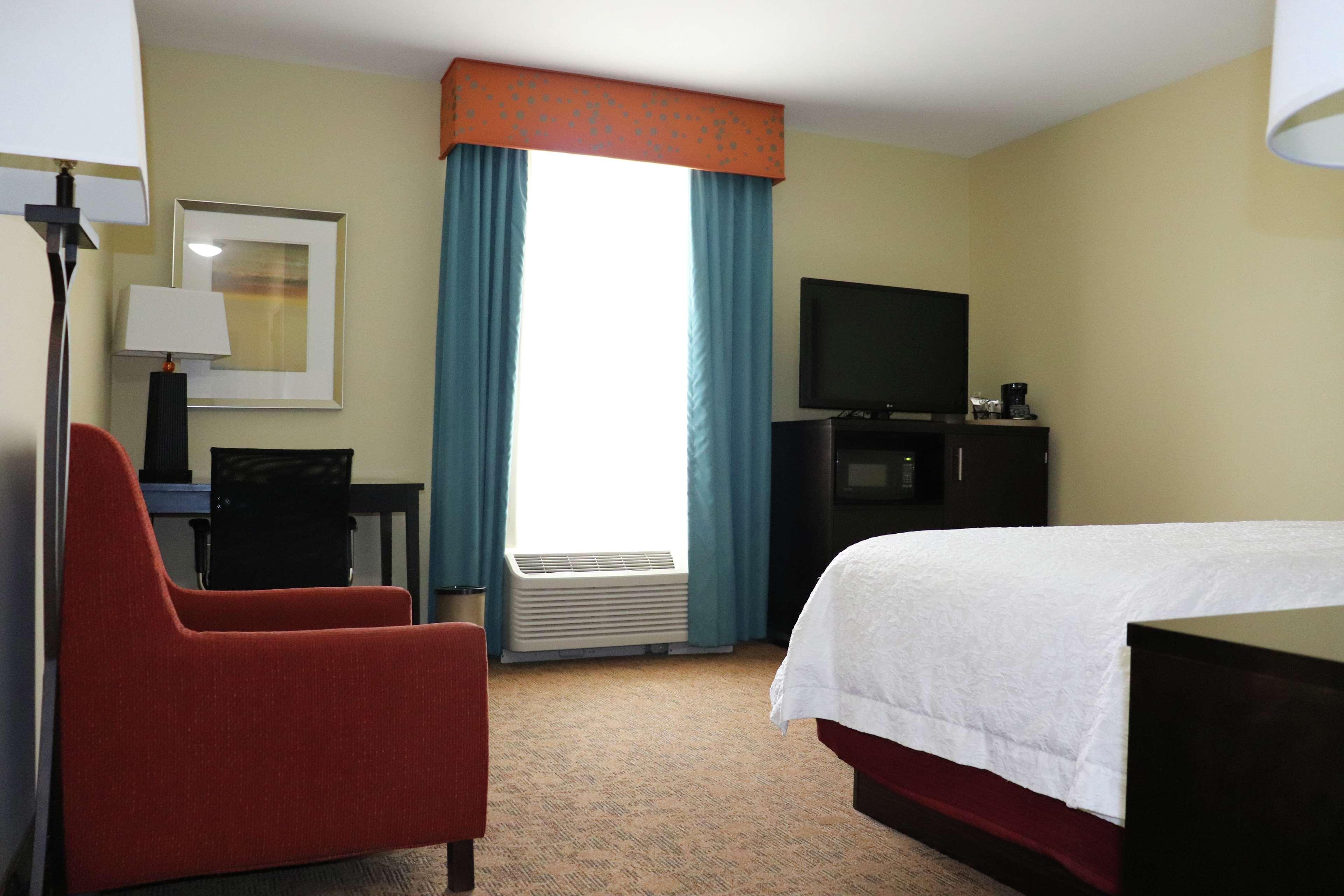 King Room with Bath Tub - Mobility Access