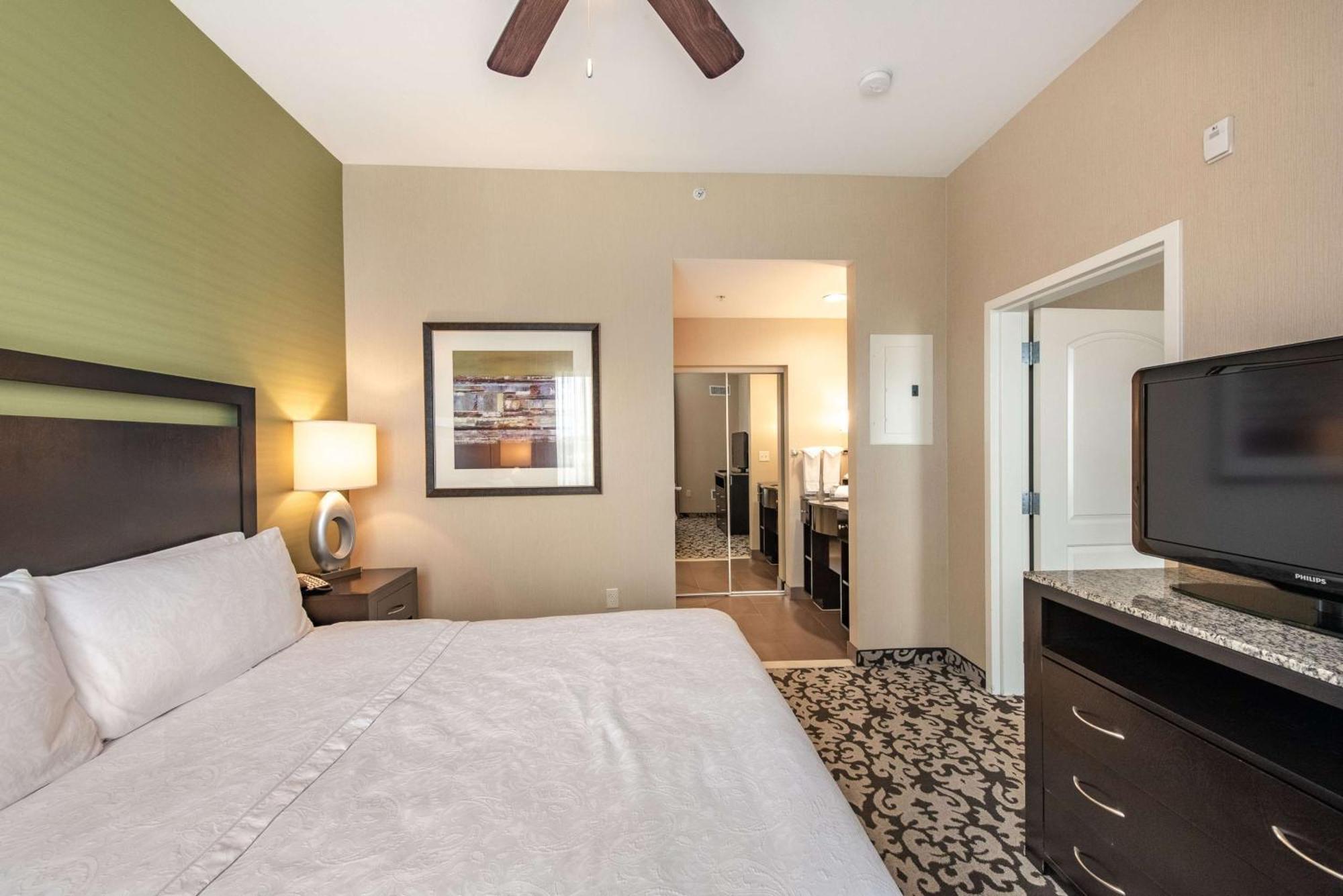 One-Bedroom King Suite - Non-Smoking