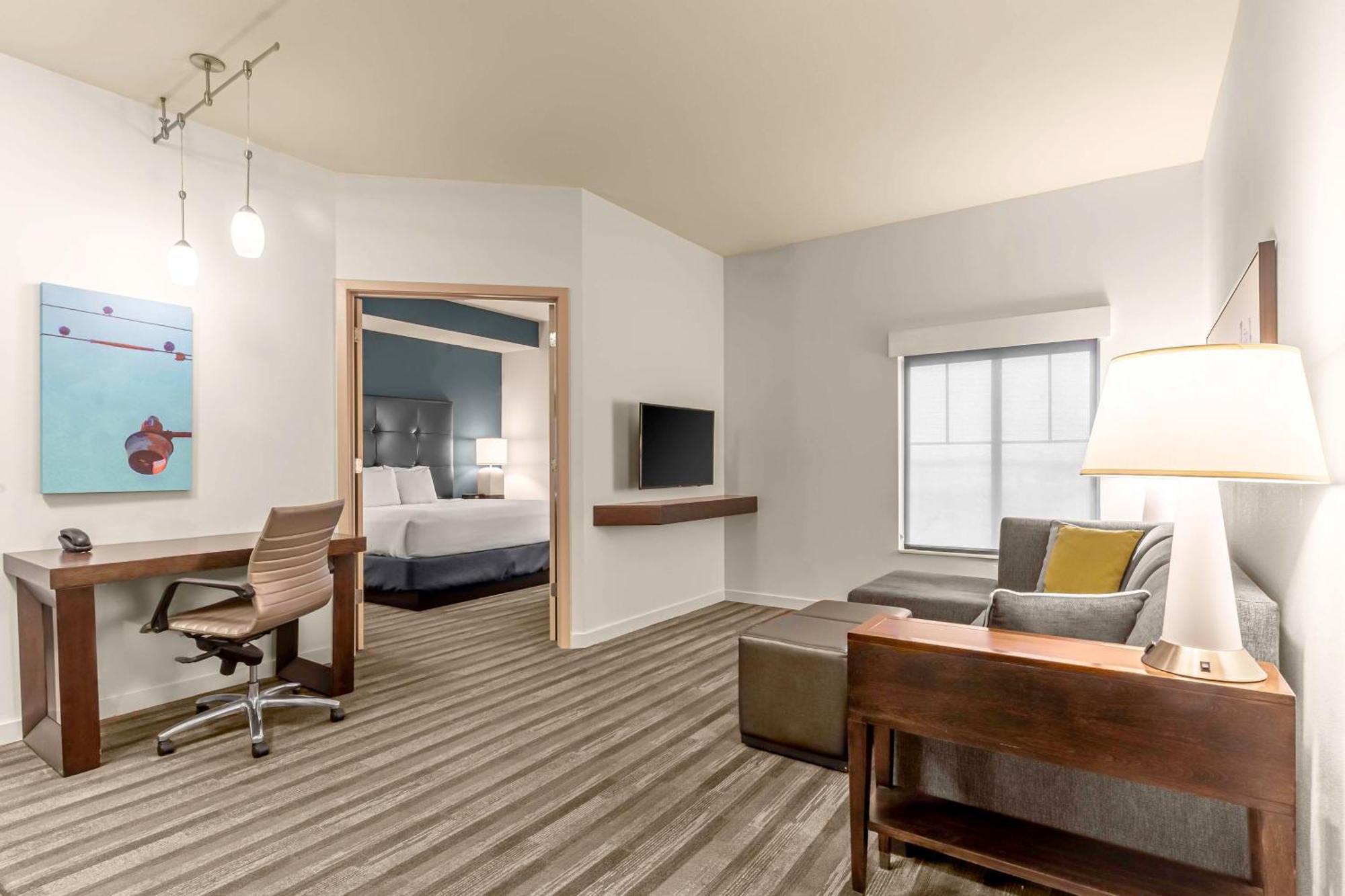 One-Bedroom King Suite