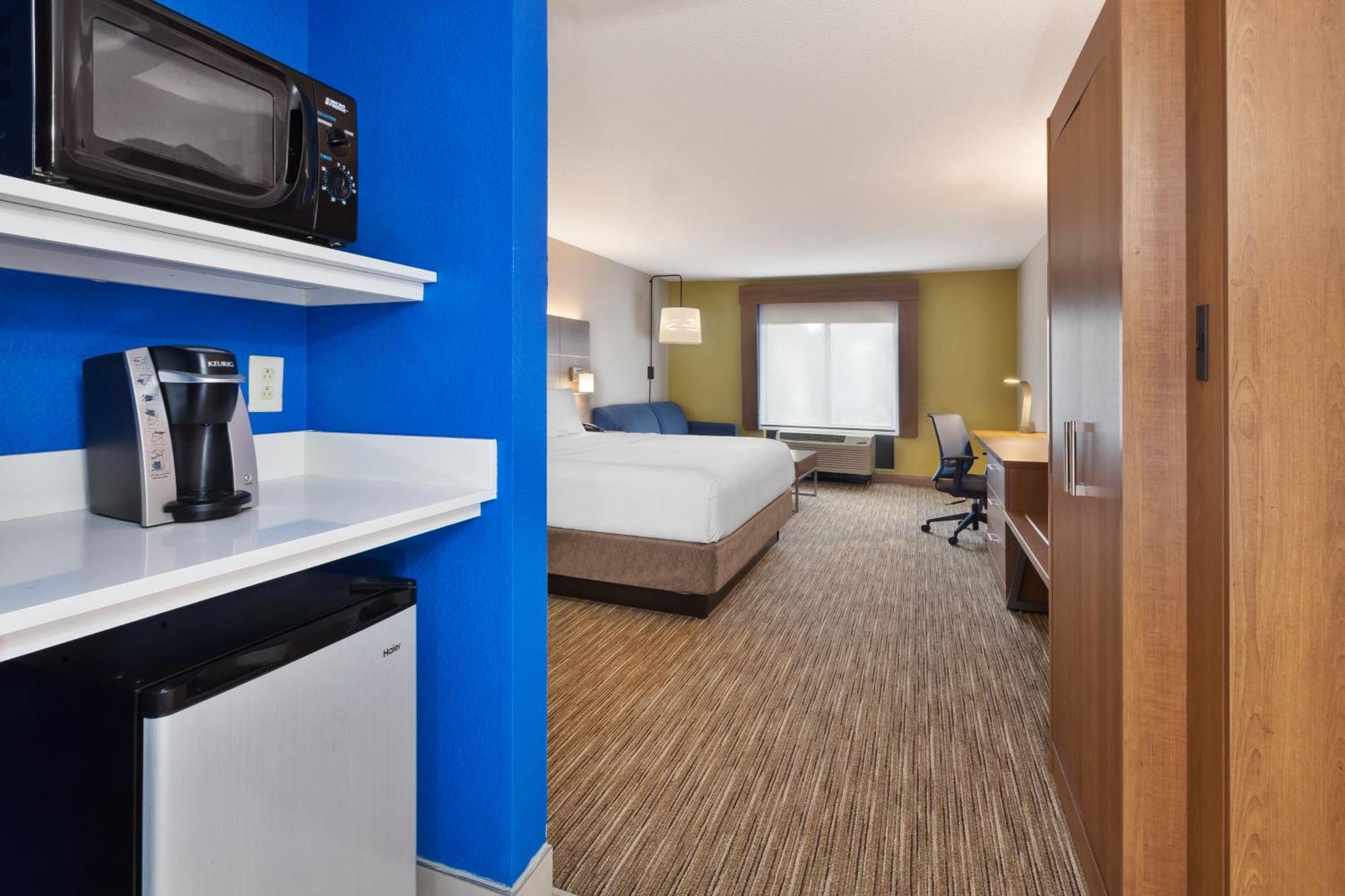 King Suite with Sofa Bed - Non-Smoking