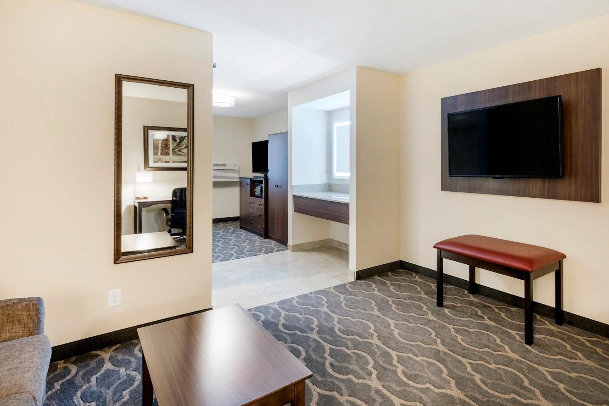 QUEEN BED-STUDIO SUITE-ACCESSIBLE-NON SMOKING