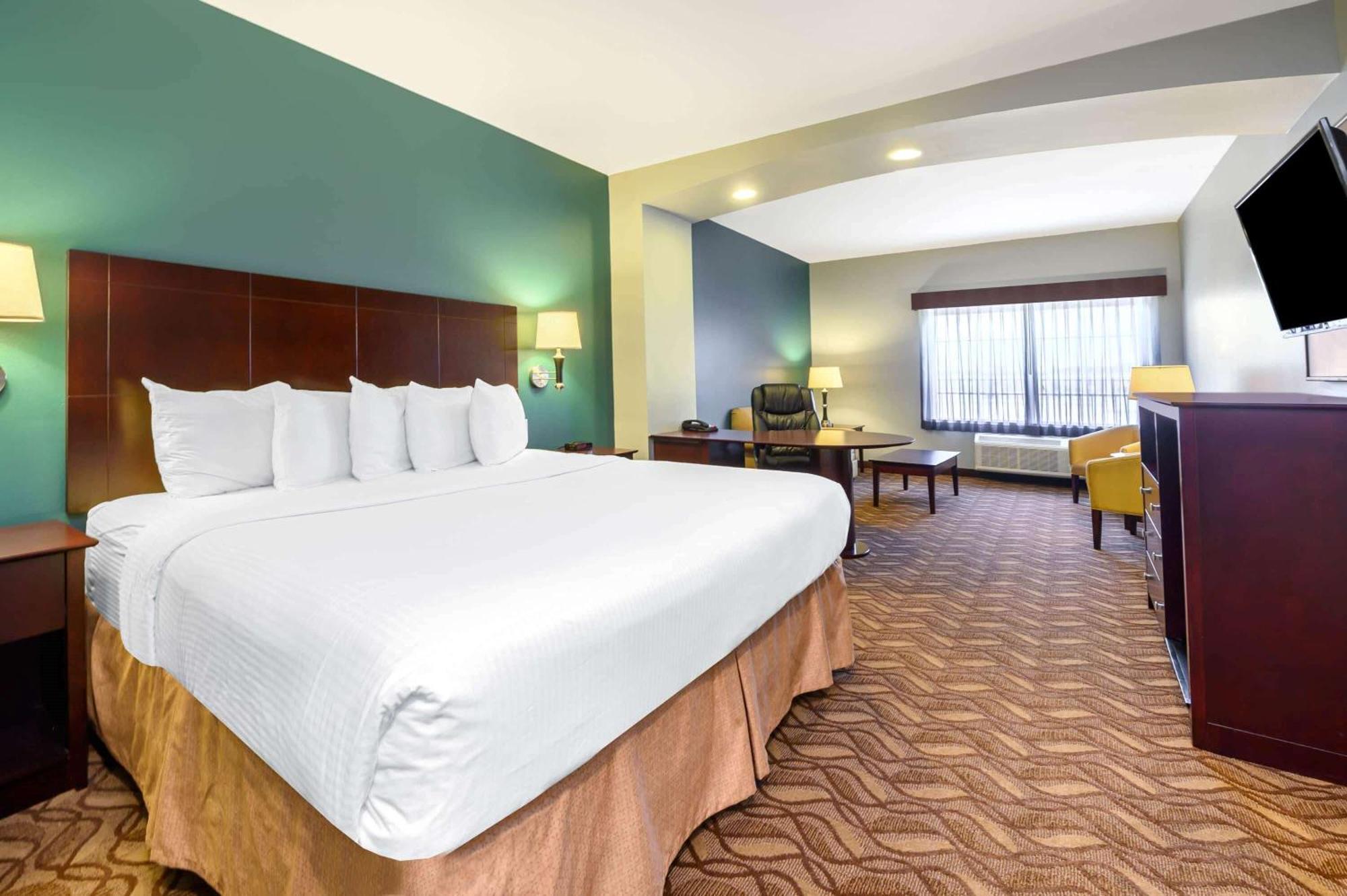 Deluxe King Room - Non-Smoking