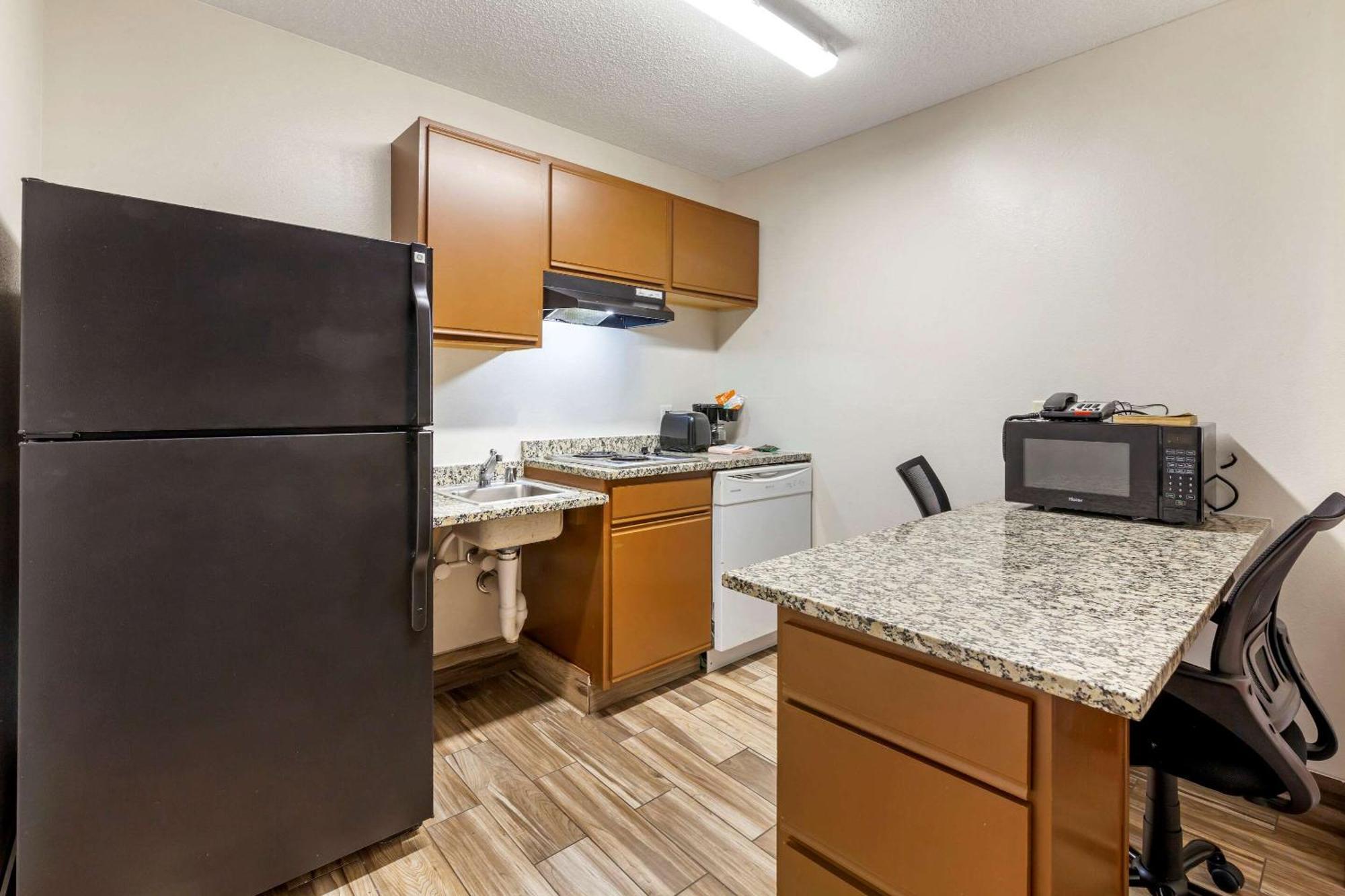 Queen Suite with Two Queen Beds - Accessible/Non-Smoking