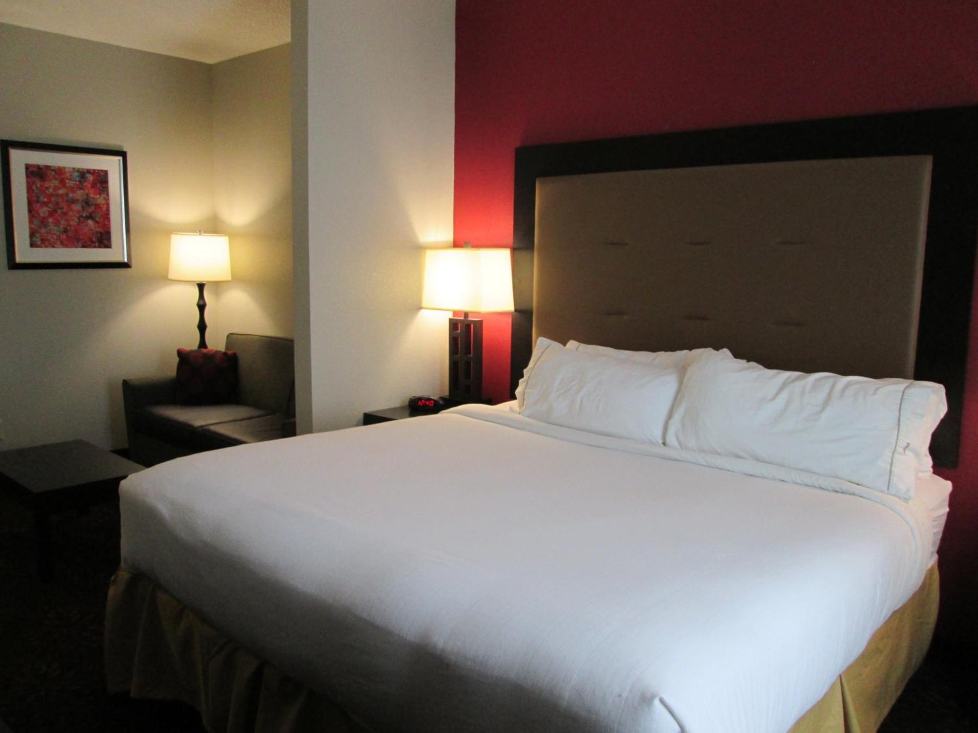 Queen Room with Two Queen Beds - Hearing and Mobility Accessible