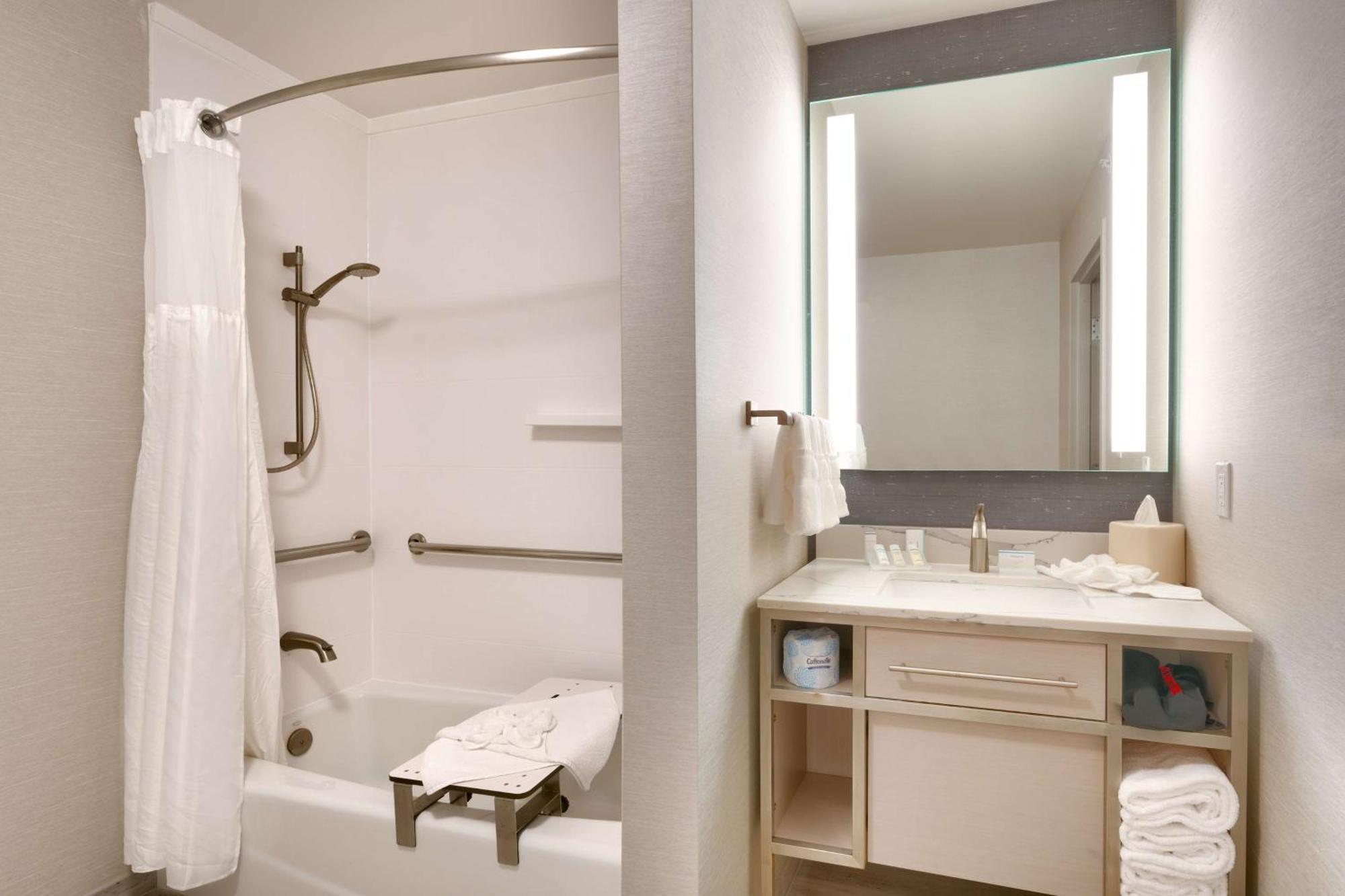 Queen Room with Two Queen Beds - Mobility and Hearing Access