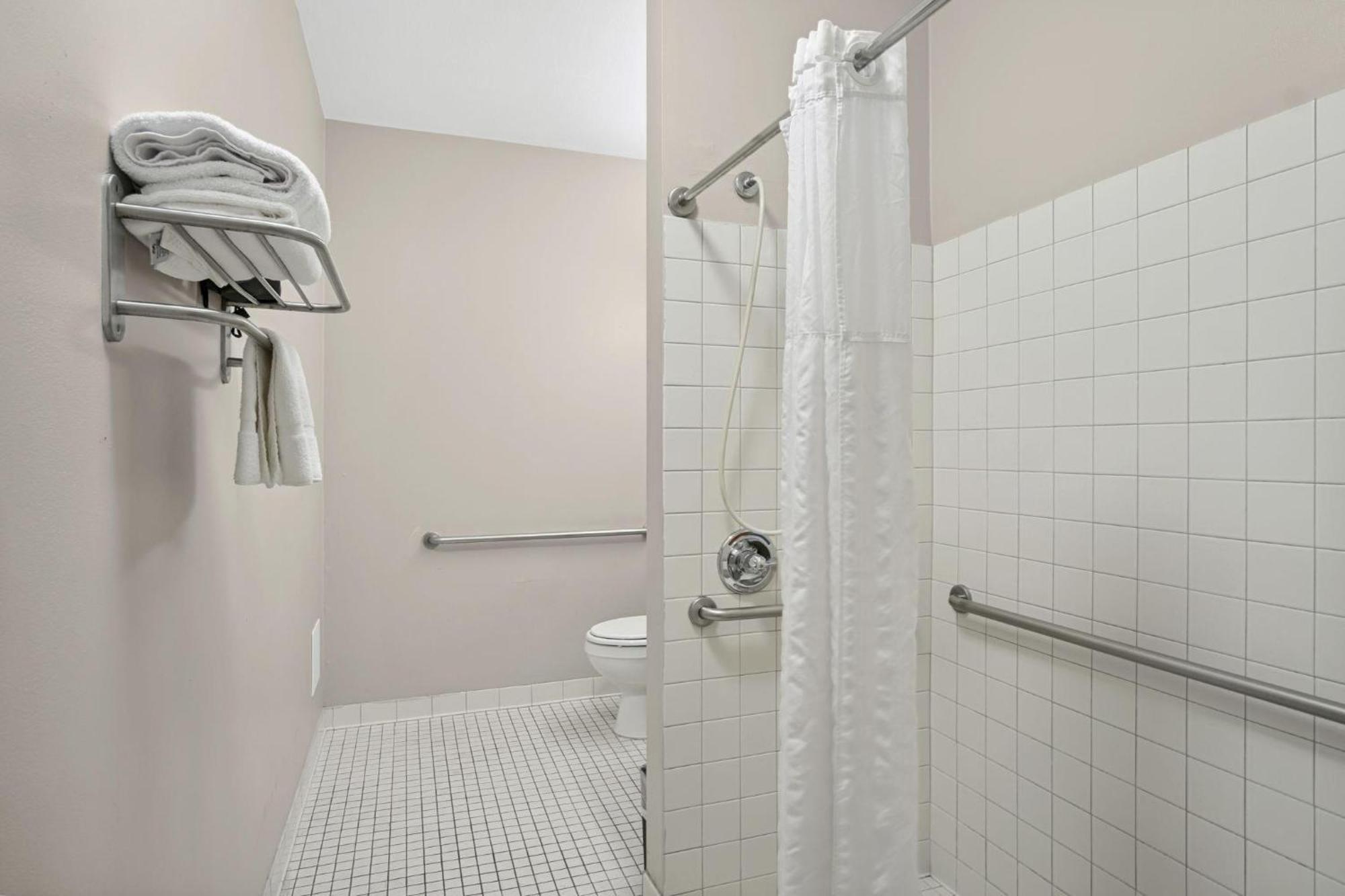King Room - Accessible/Non-Smoking