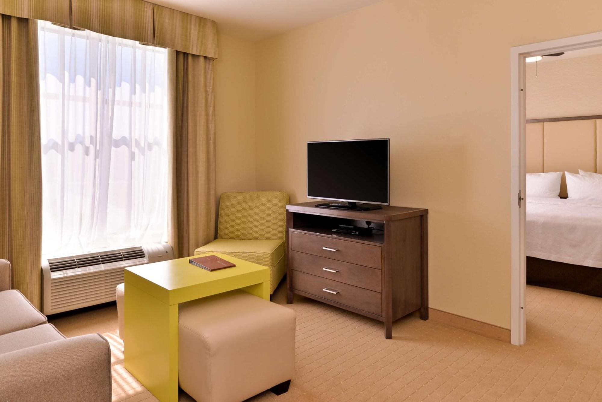 One-Bedroom King Suite - Non-Smoking