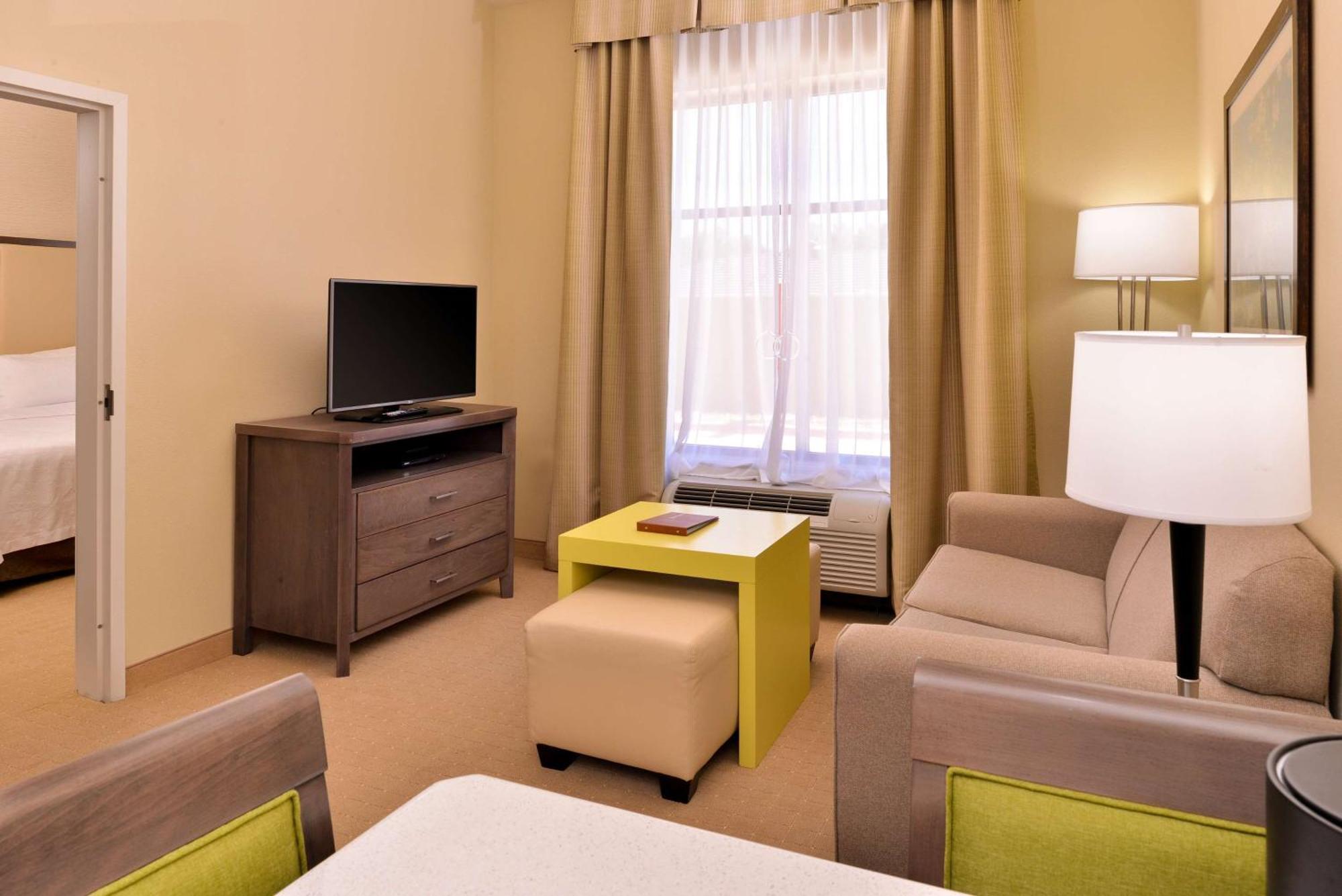 King Suite - Mobility Access/Non-Smoking
