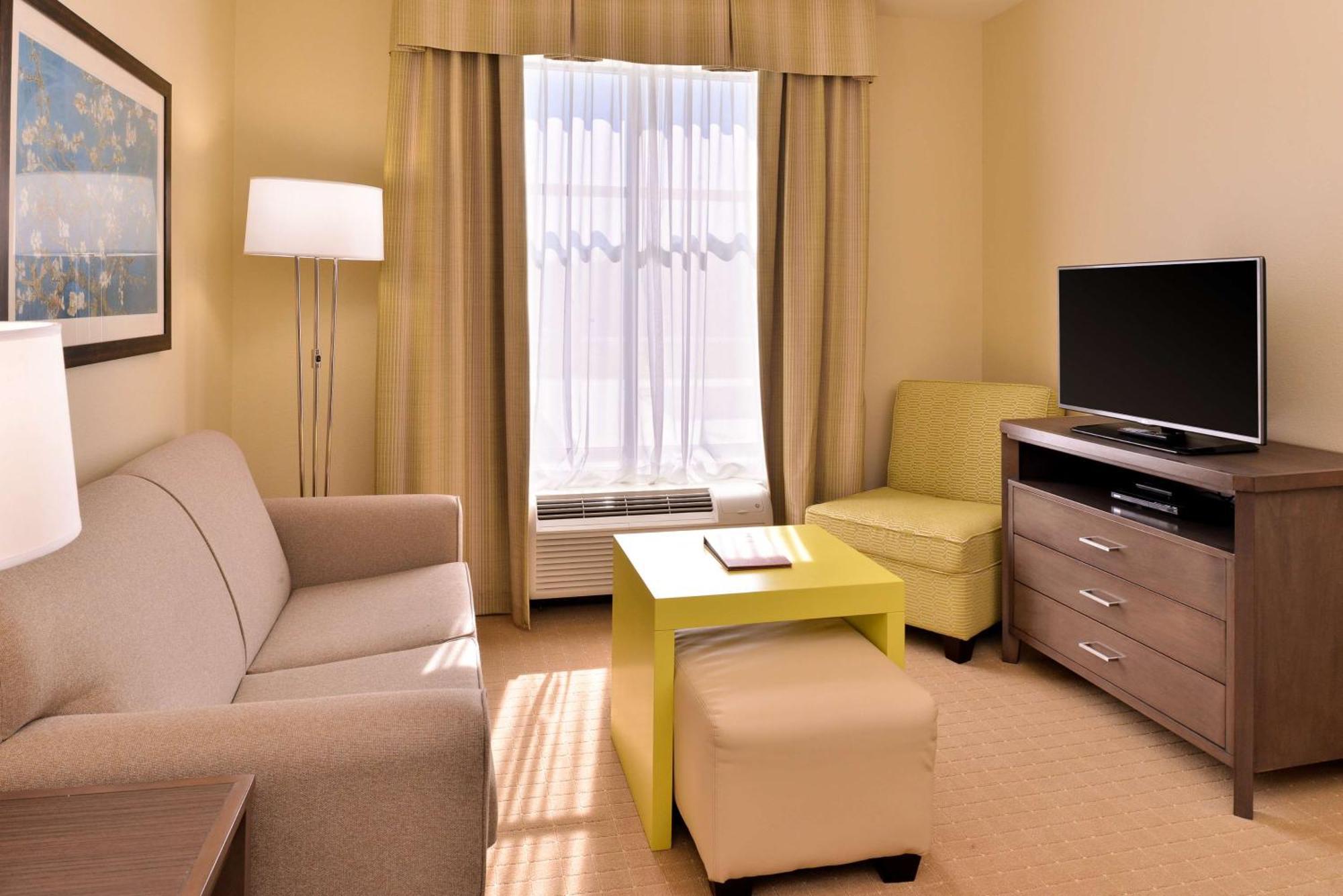 One-Bedroom Queen Suite with Two Queen Beds - Non-Smoking