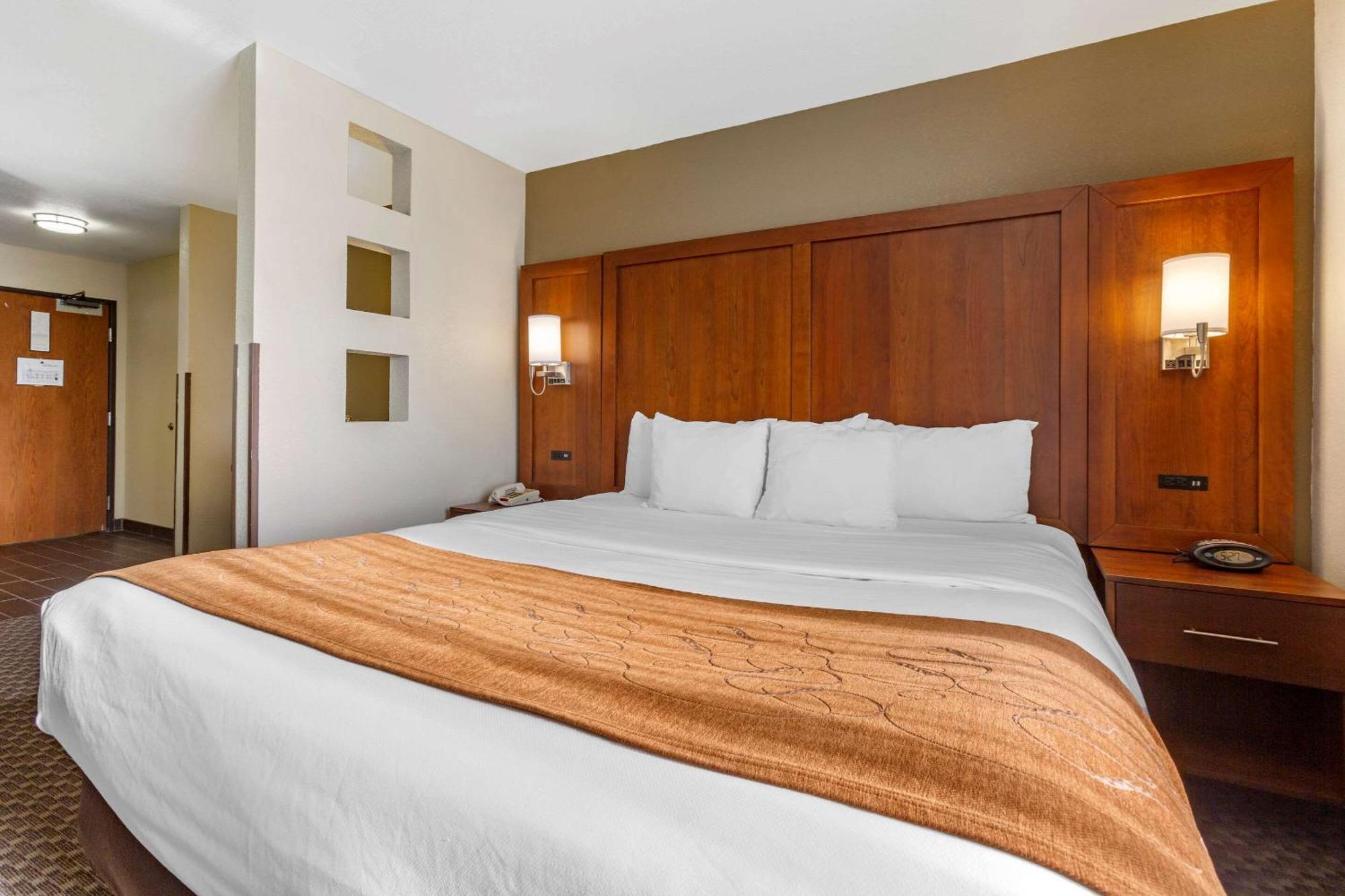 King Suite - Disability Access/Non-Smoking