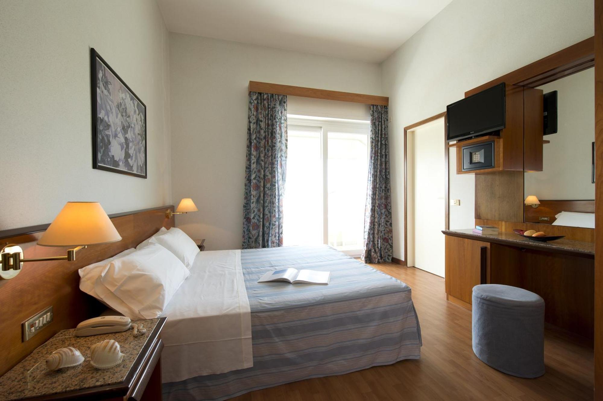 Double or Twin Room with Sea View,1281438499:JPEG