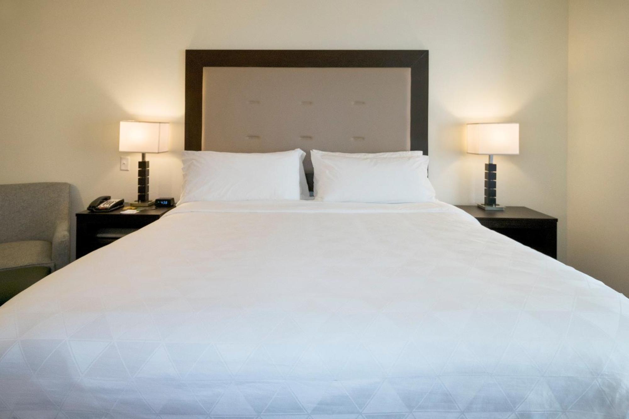 Standard Room,1558178314:JPEG