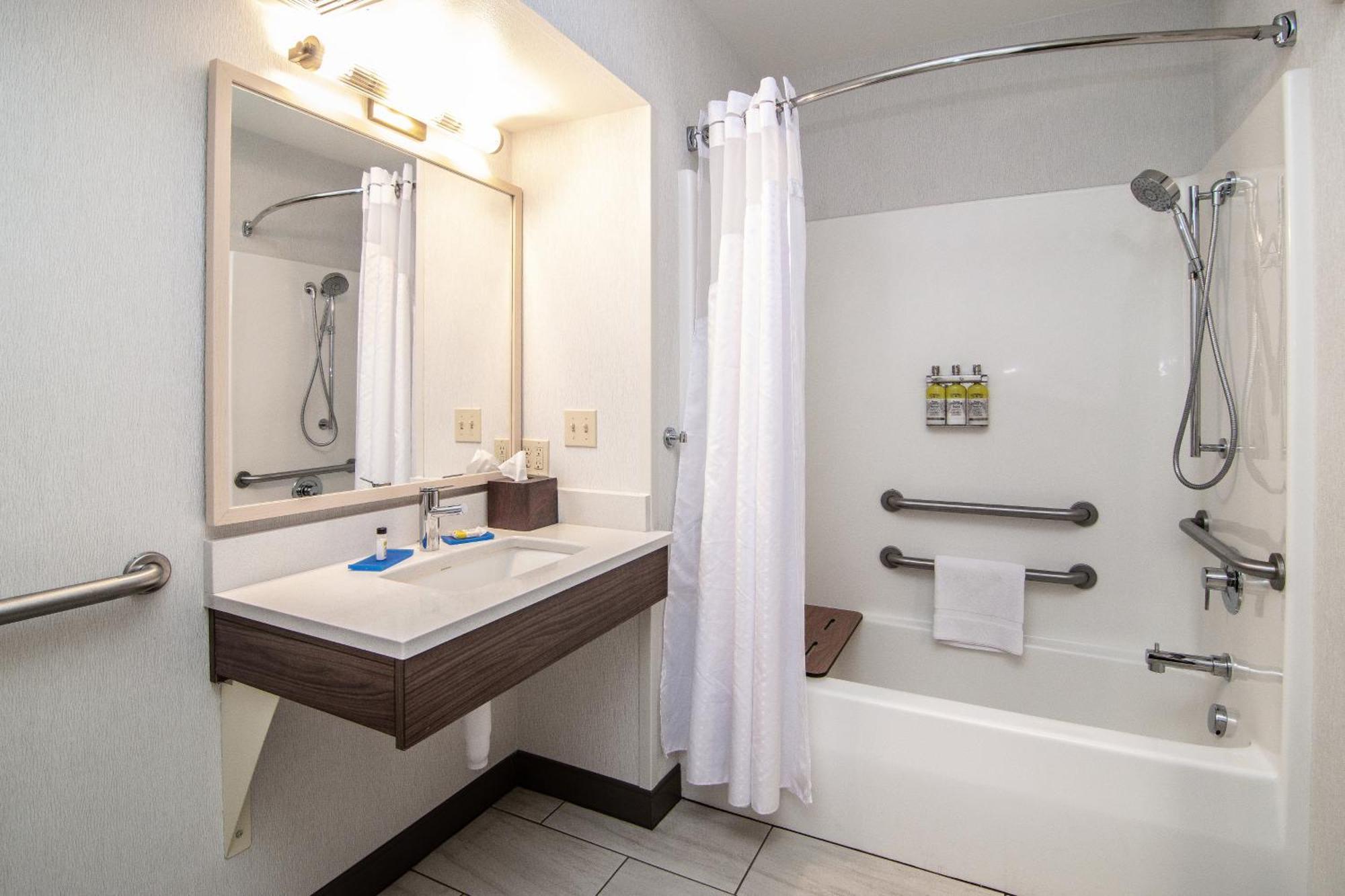 King Room - Mobility Access/Hearing Accessible
