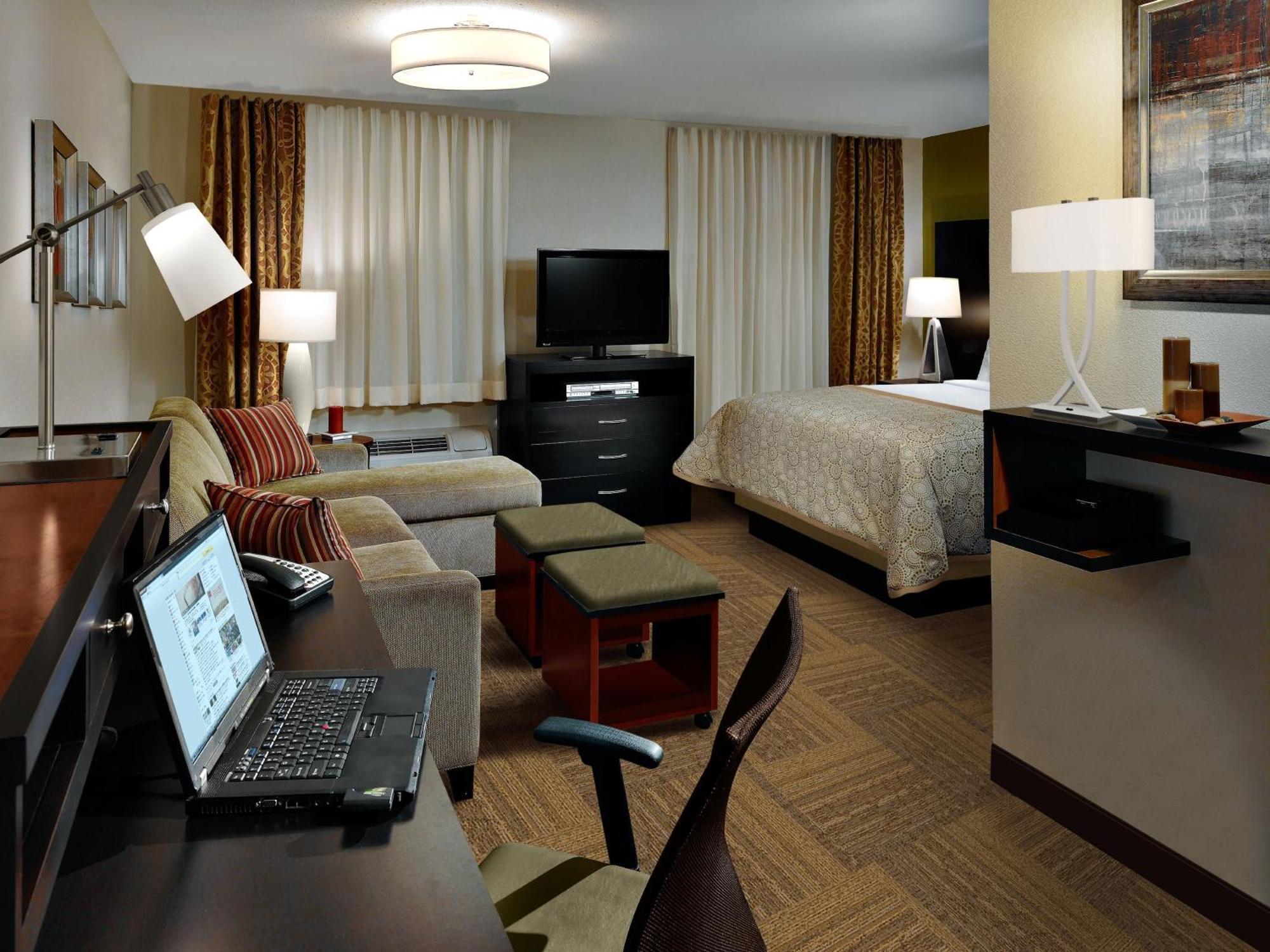 Studio Queen Suite