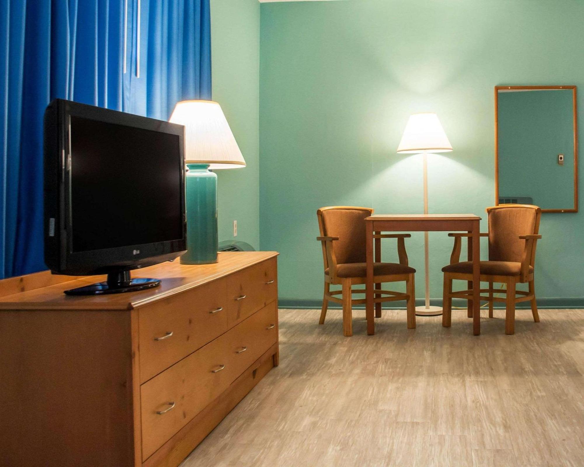 King Room - Accessible/Non-Smoking