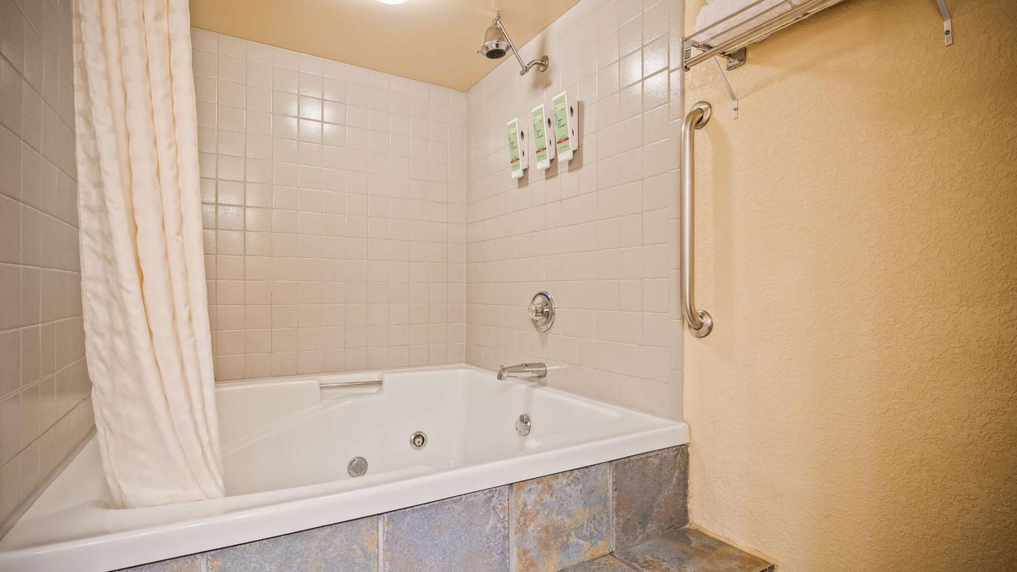 Suite with King Bed and Jet Tub - Non-Smoking