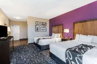 Queen Room with Two Queen Beds and Bath Tub - Mobility Accessible/Non-Smoking
