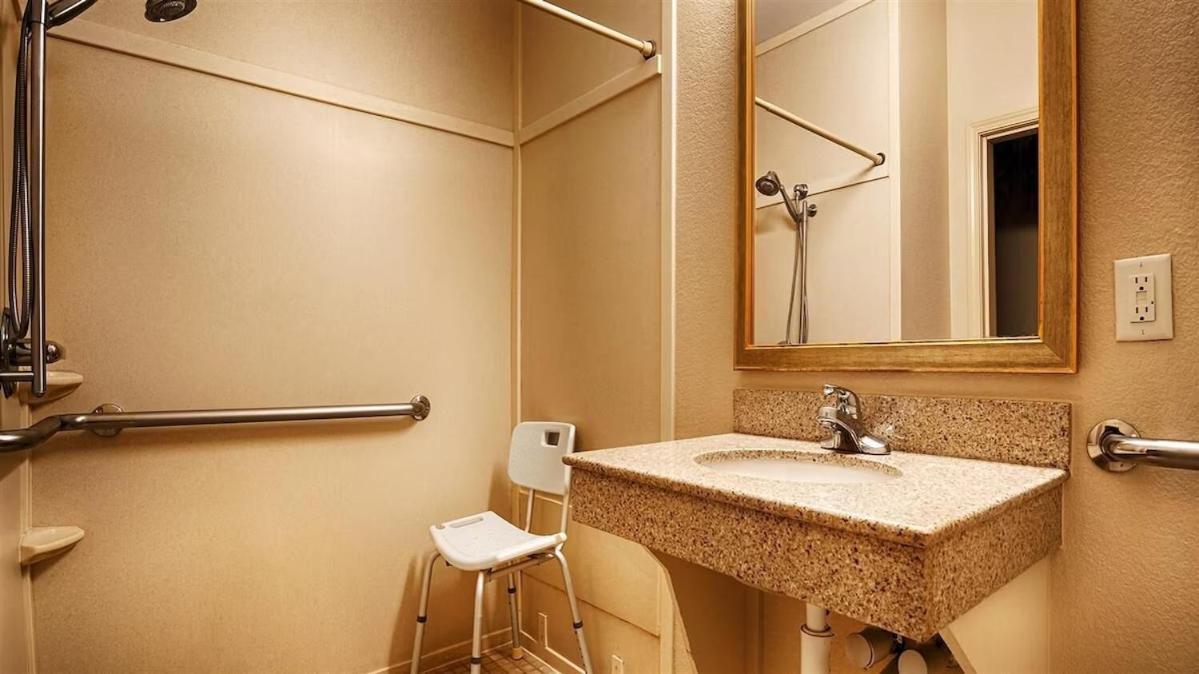 Quadruple Room with Two Queen Beds and Roll-In Shower - Disability Access/Non Smoking/Interior Corridor