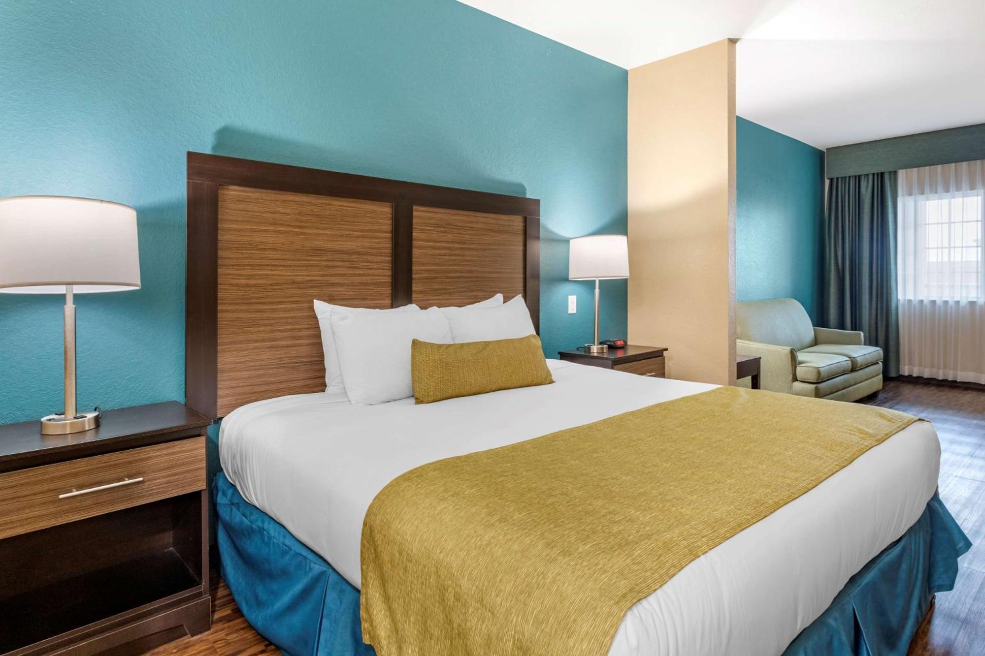King Suite with Roll - In Shower - Mobility Access
