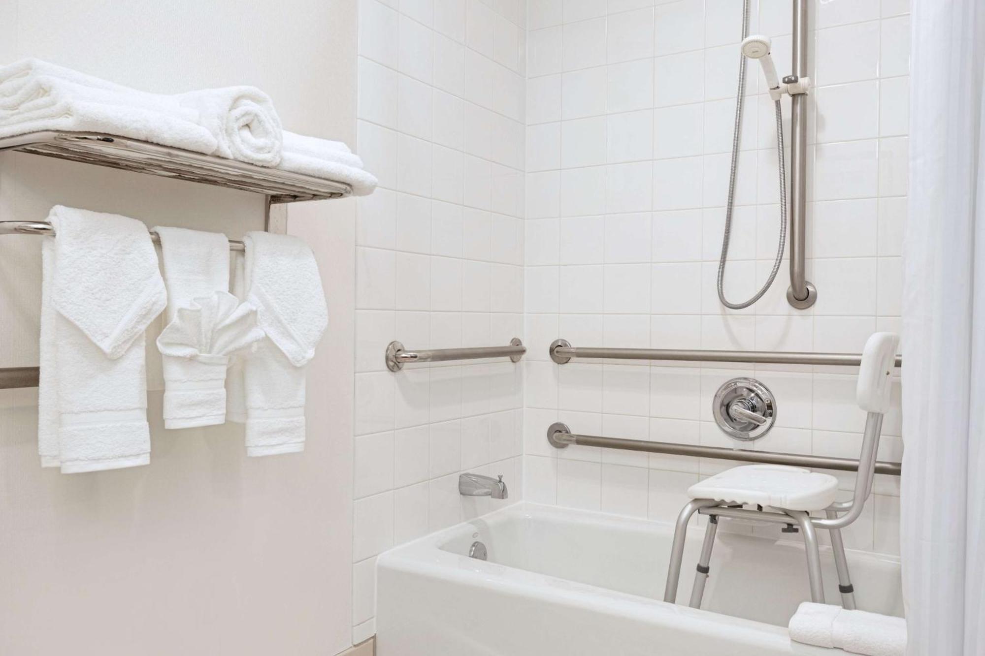 King Room with Accessible Tub - Mobility Access