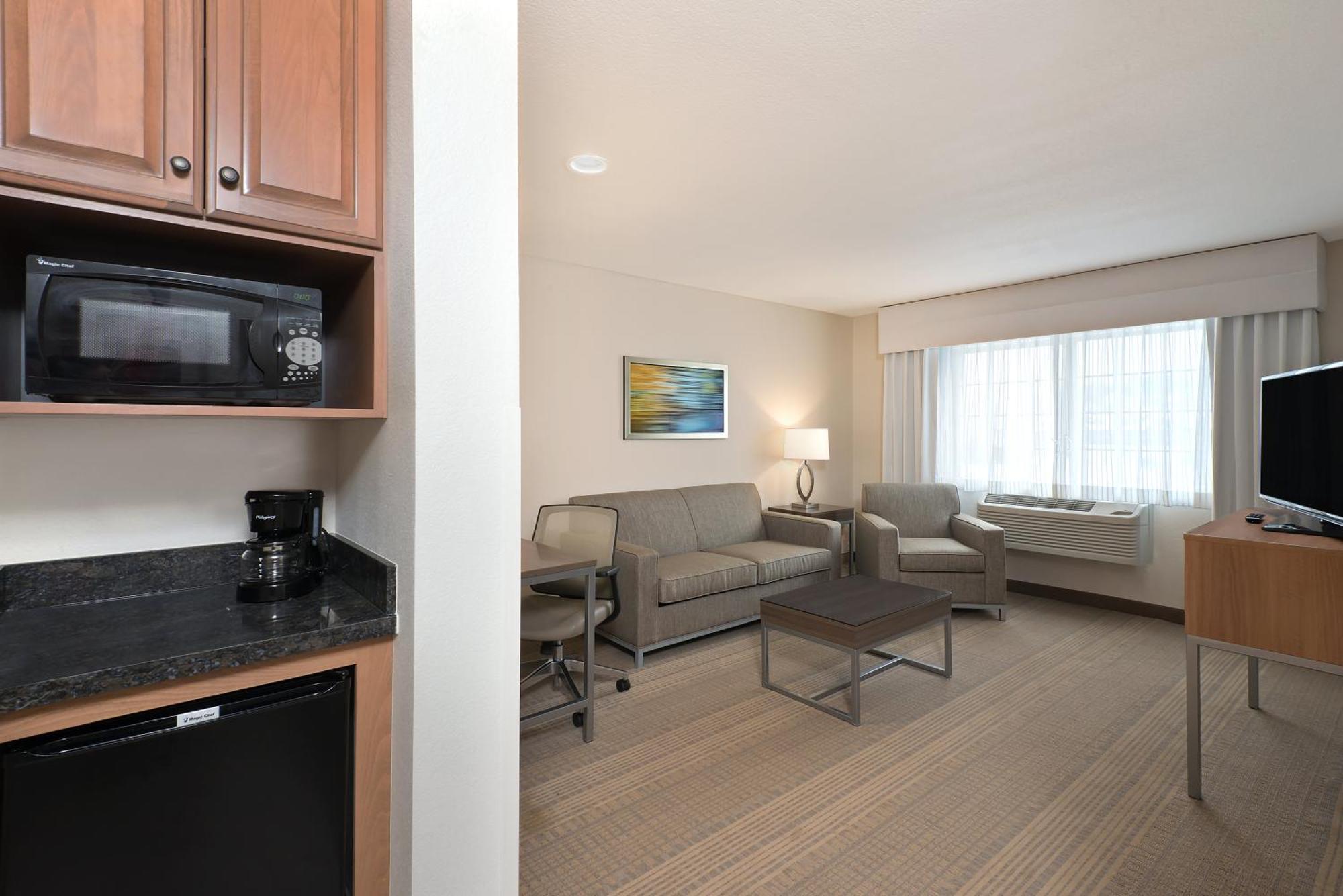 King suite with Bath Tub - hearing Accessible/Non-Smoking
