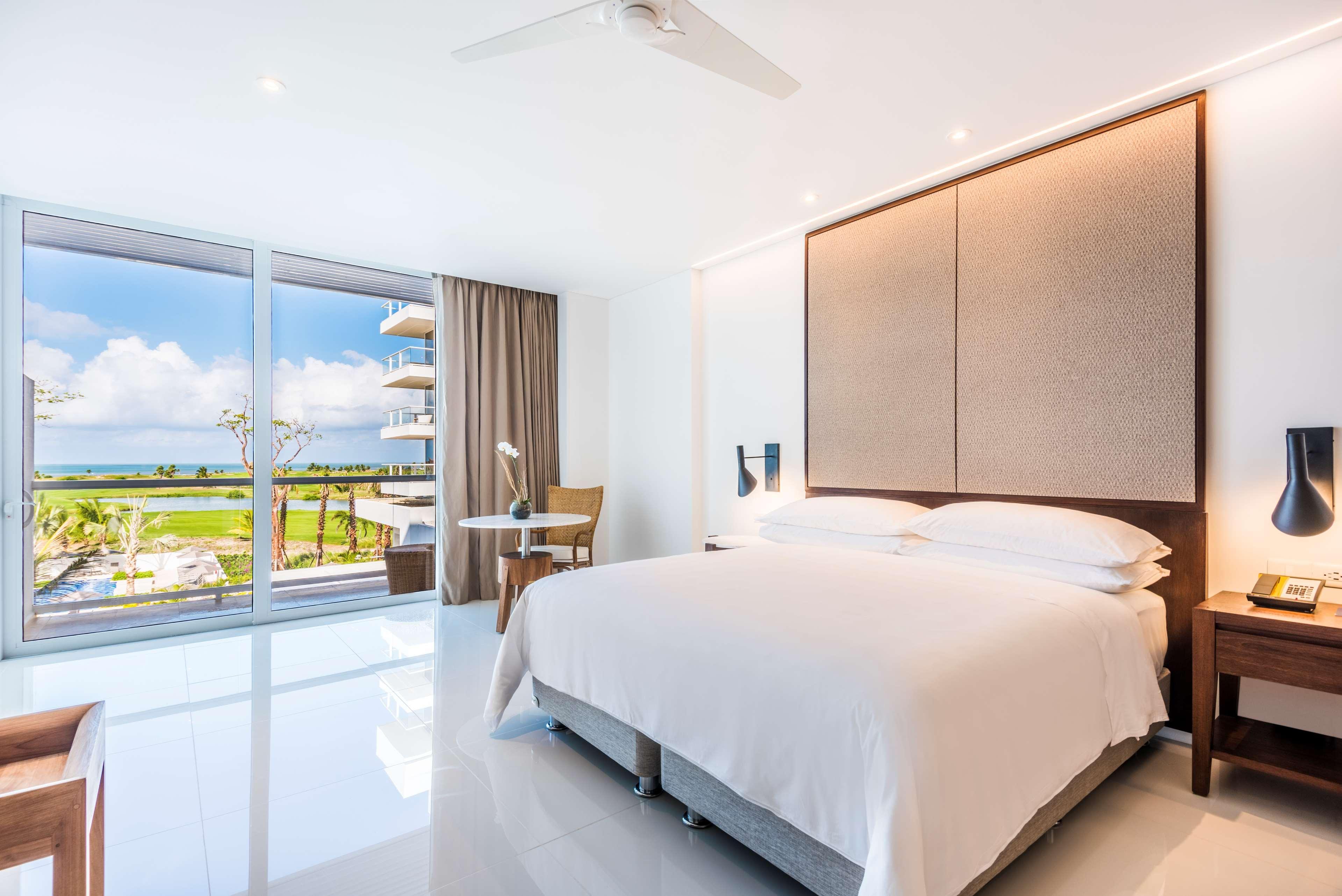 Suite Junior Preferred Club con vistas al océano y cama extragrande