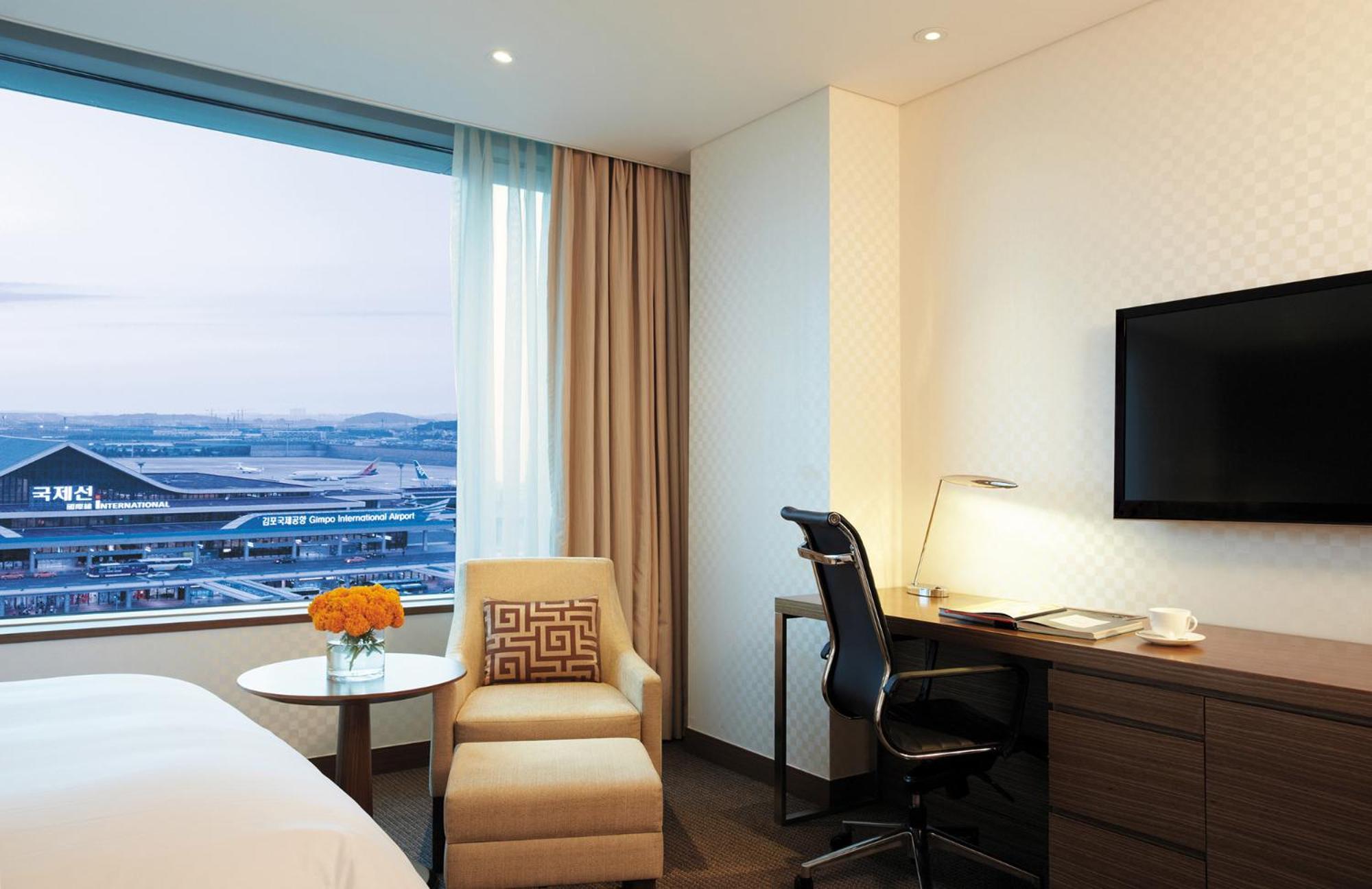 Chambre Double Deluxe - Vue sur Aéroport (Étage Supérieur)