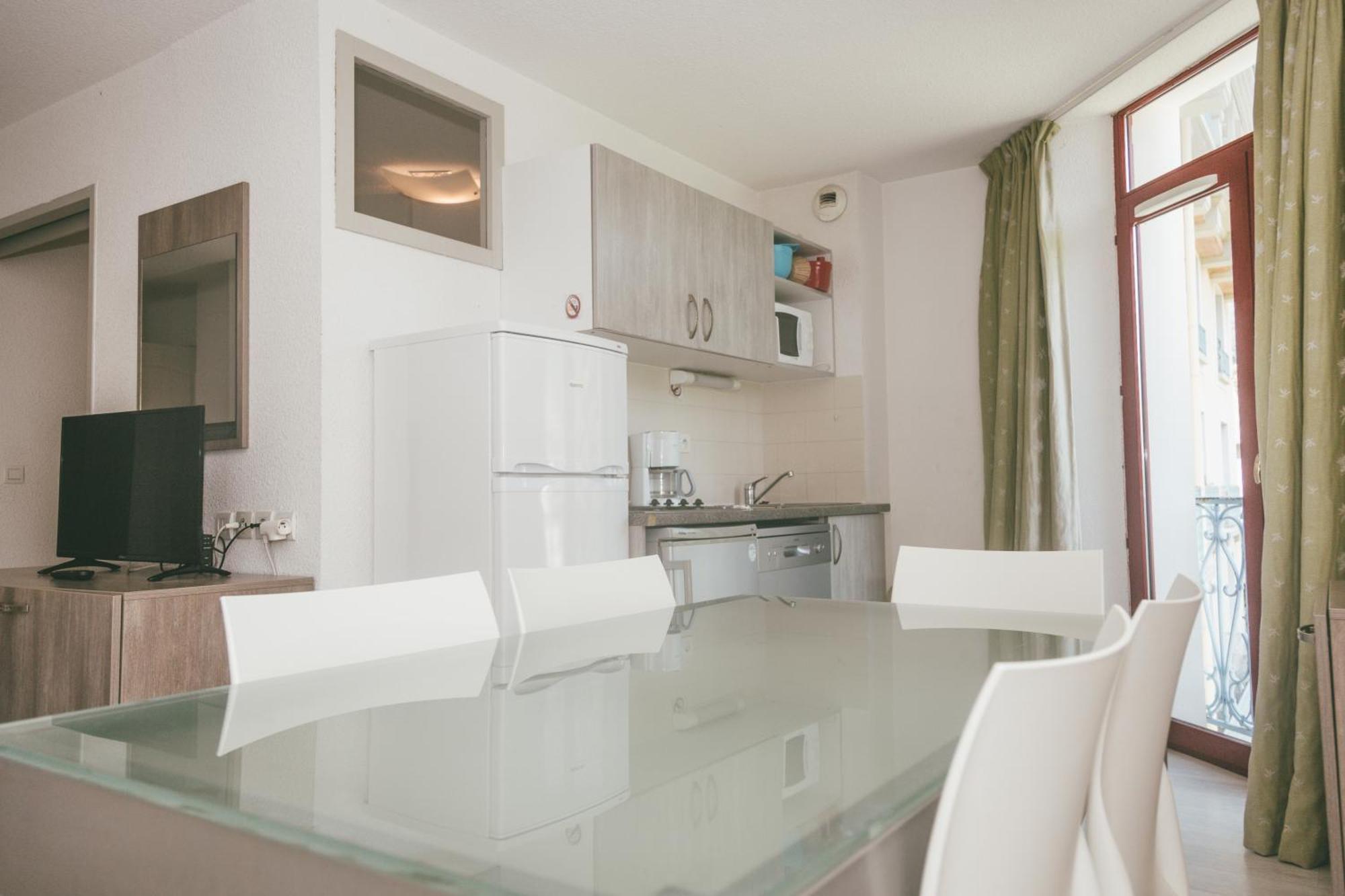 One-Bedroom Apartment with Twin Beds,1284098524:JPEG