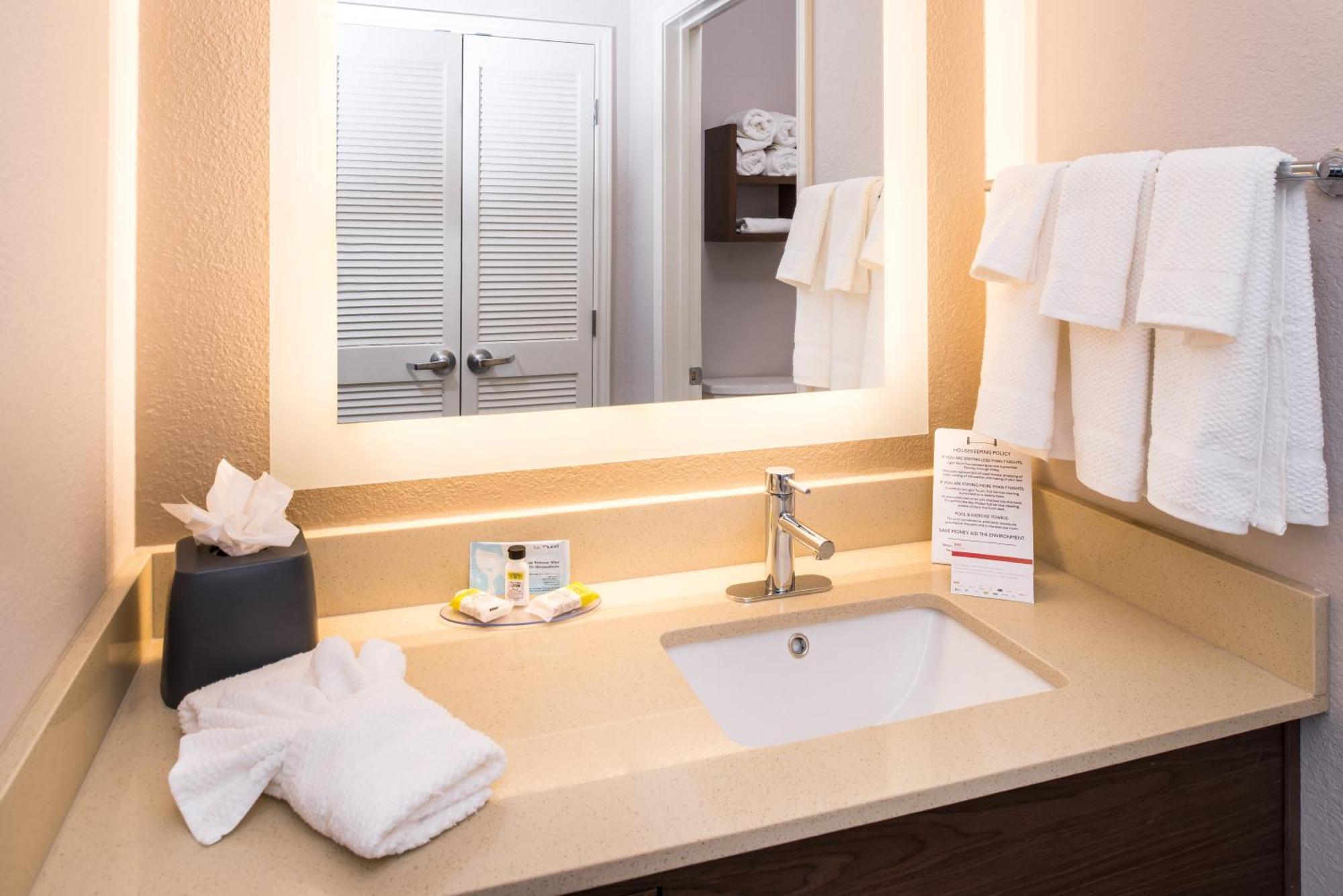 One-Bedroom Suite with Two Queen Beds