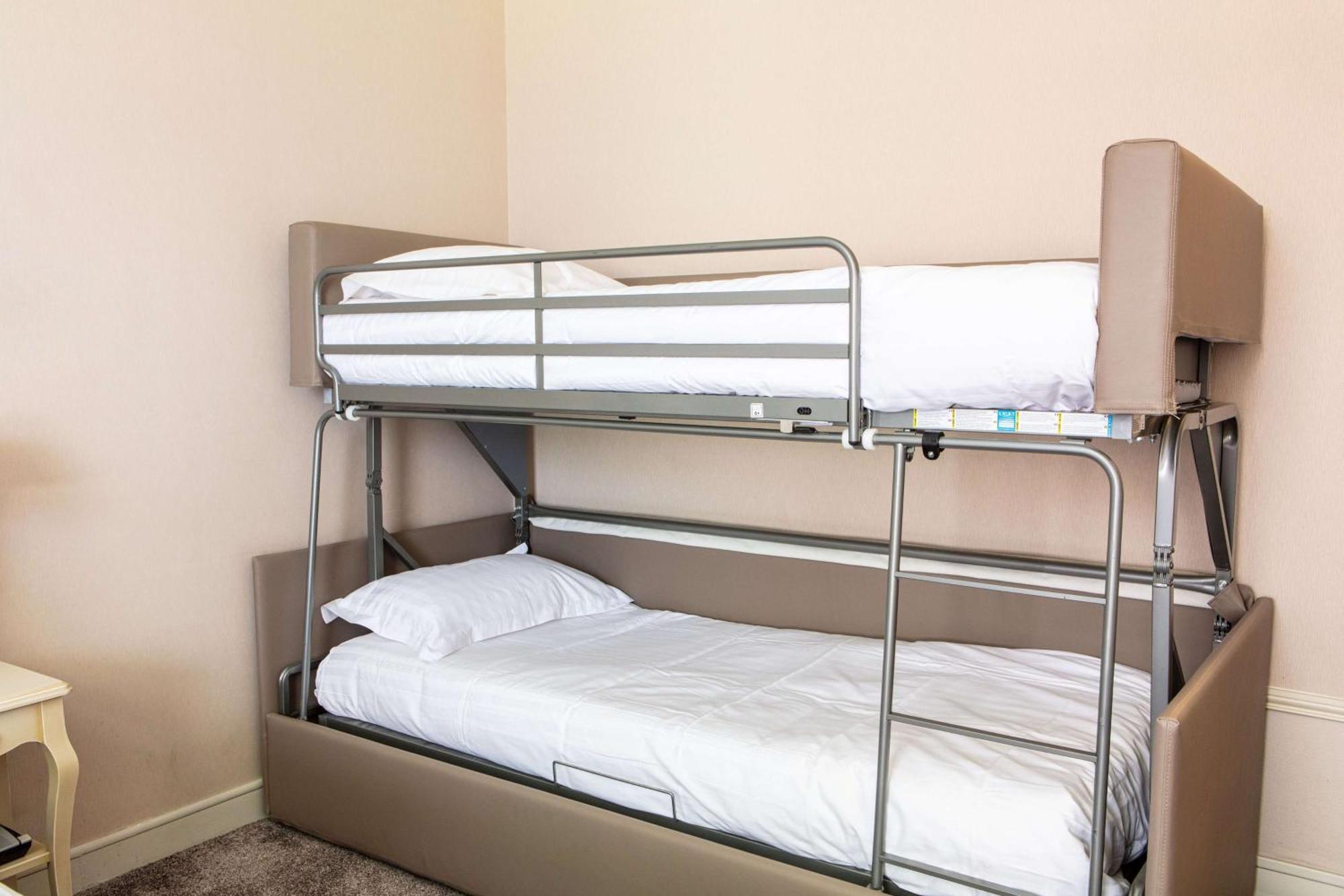 Family Queen Room with Bunk Beds,1681714360:JPEG
