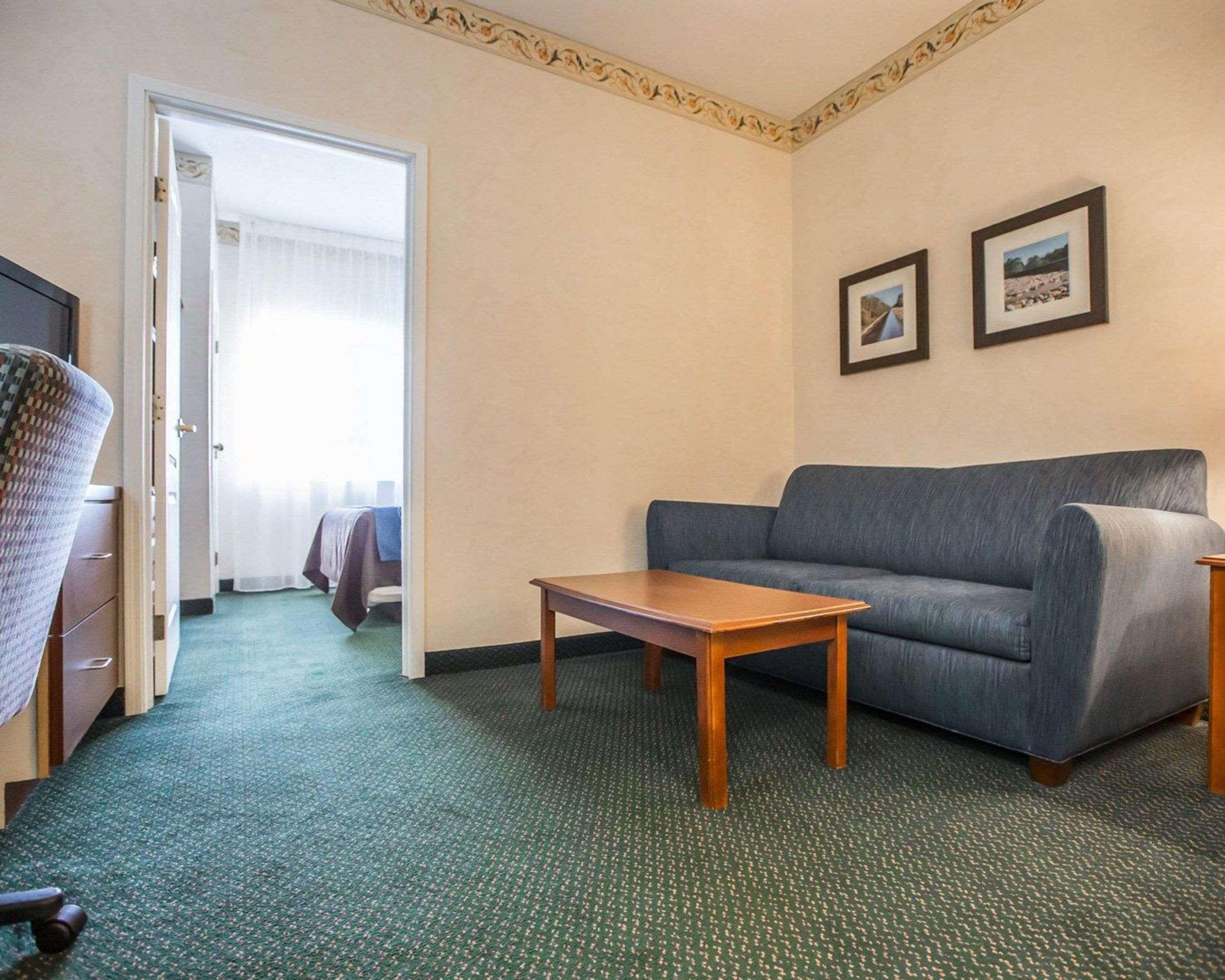 Queen Suite with Sofa Bed - Non-Smoking