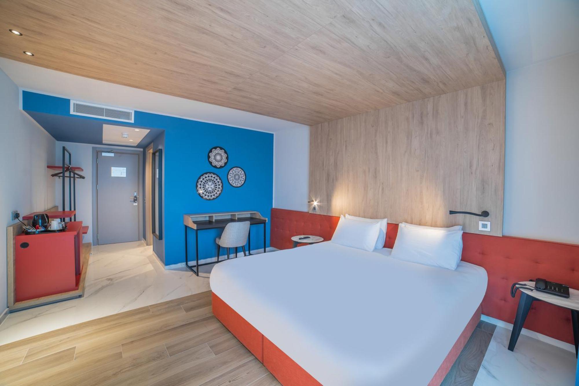 Standaard Tweepersoonskamer met 1 of 2 Bedden en Balkon