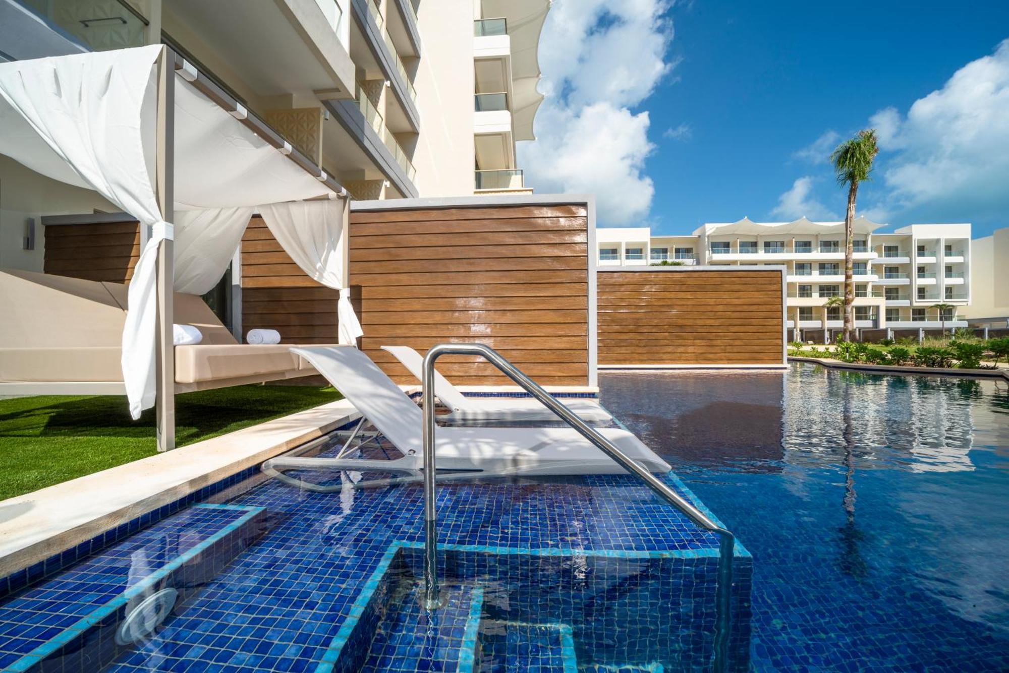 Junior Suite Swim Out,1284697600:JPEG