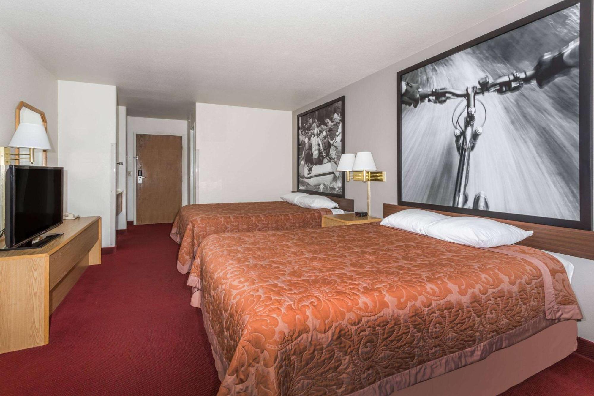 Queen Room with Two Queen Beds - Non-Smoking