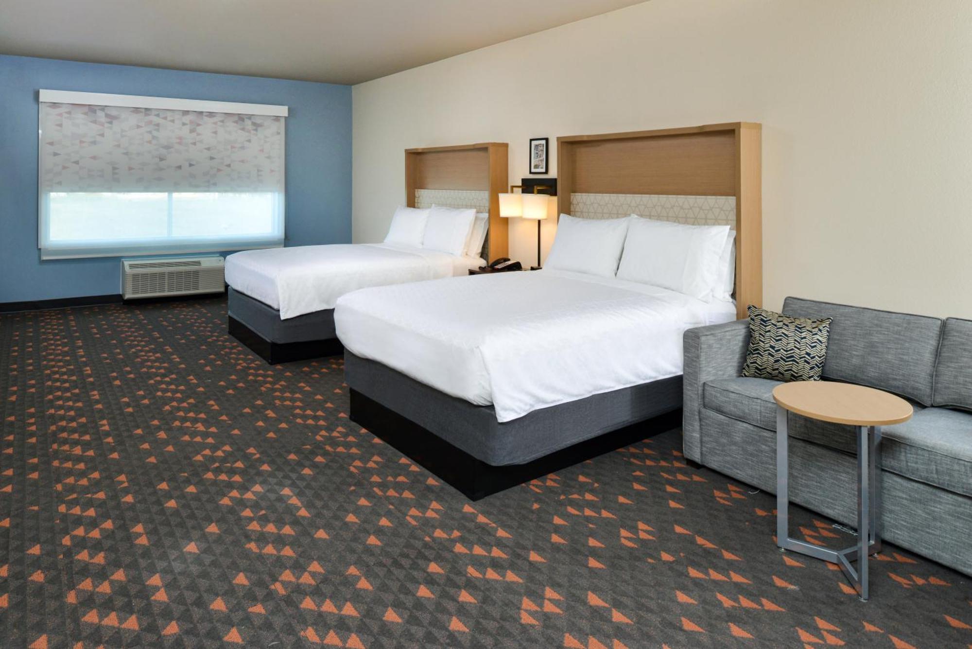 Queen Suite with Two Queen Beds