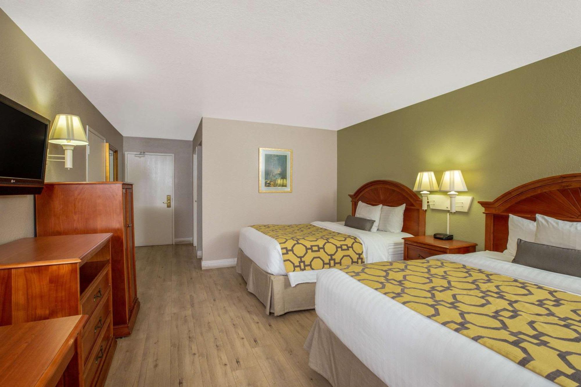 Queen Room with Two Queen Beds - Non-Smoking