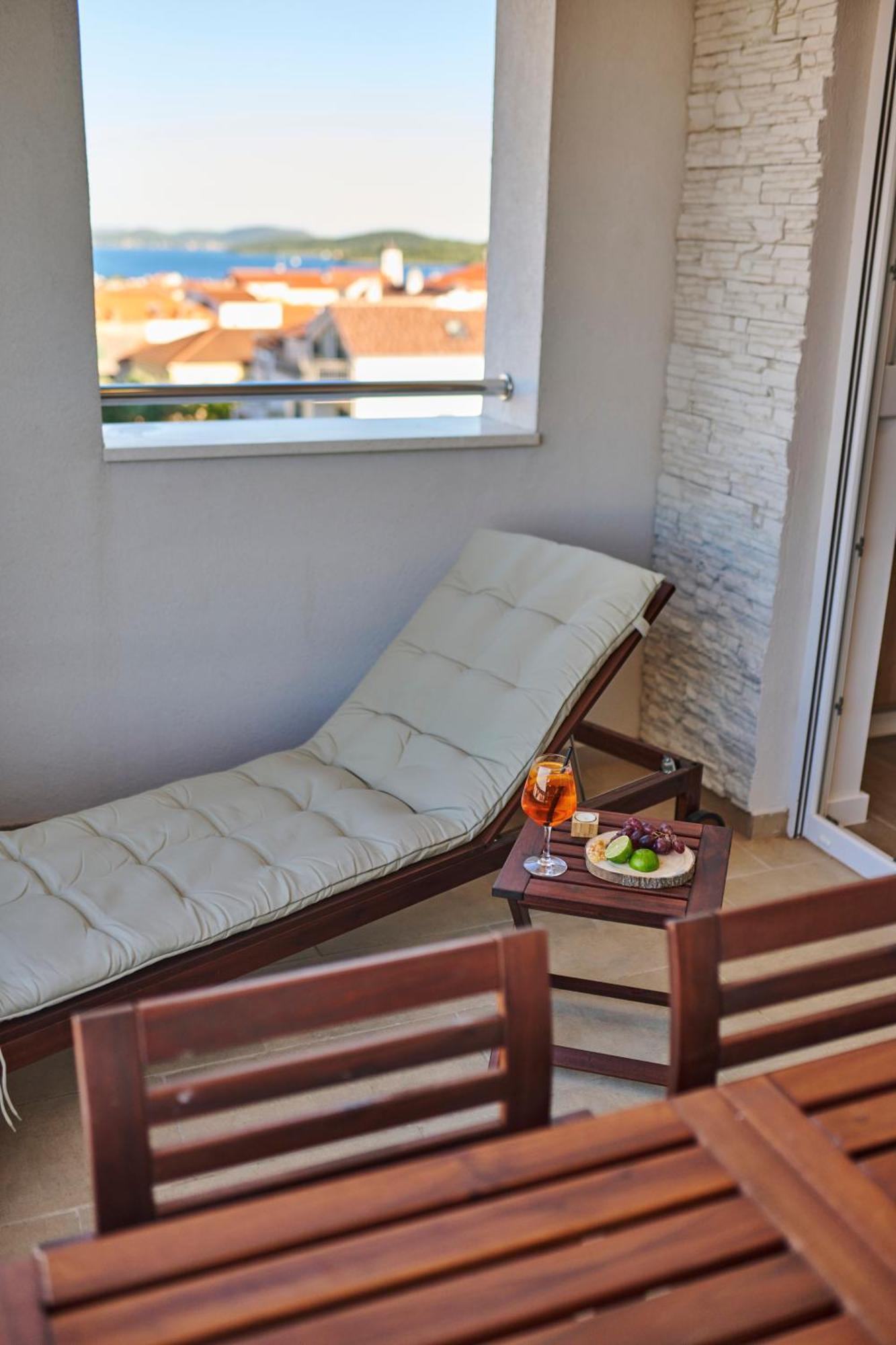 Appartement met 2 Slaapkamers, Balkon en Uitzicht op Zee