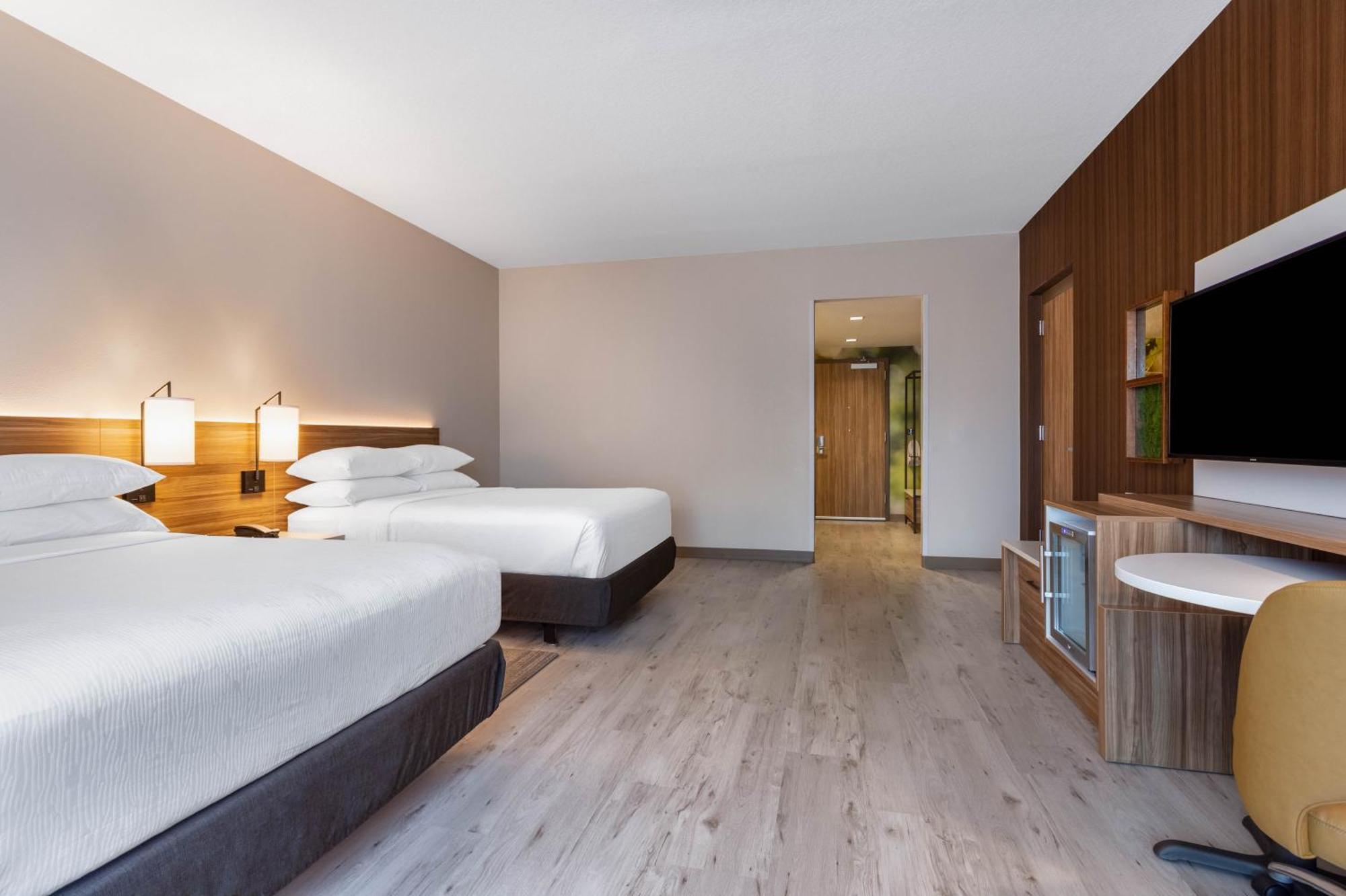 Quarto Queen com 2 Camas Queen-size - Acesso para Hóspedes com Mobilidade Reduzida (Sem Taxa de Resort)